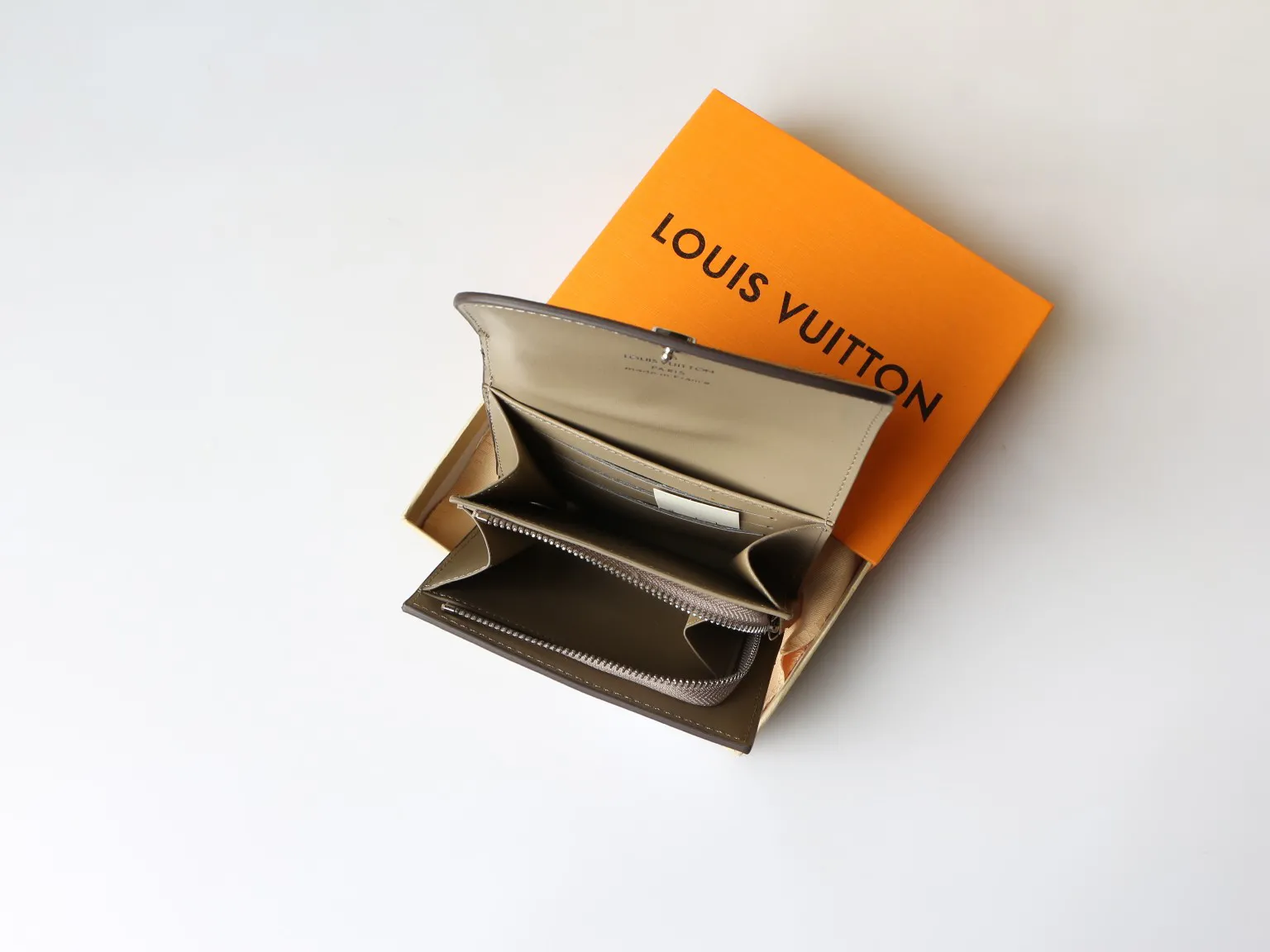 Louis Vuitton Iris Compact Wallet M62542 - 图片 9