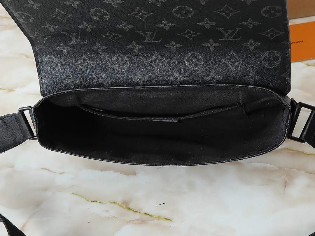 Alternative view of Louis Vuitton S-Cape Messenger M46794