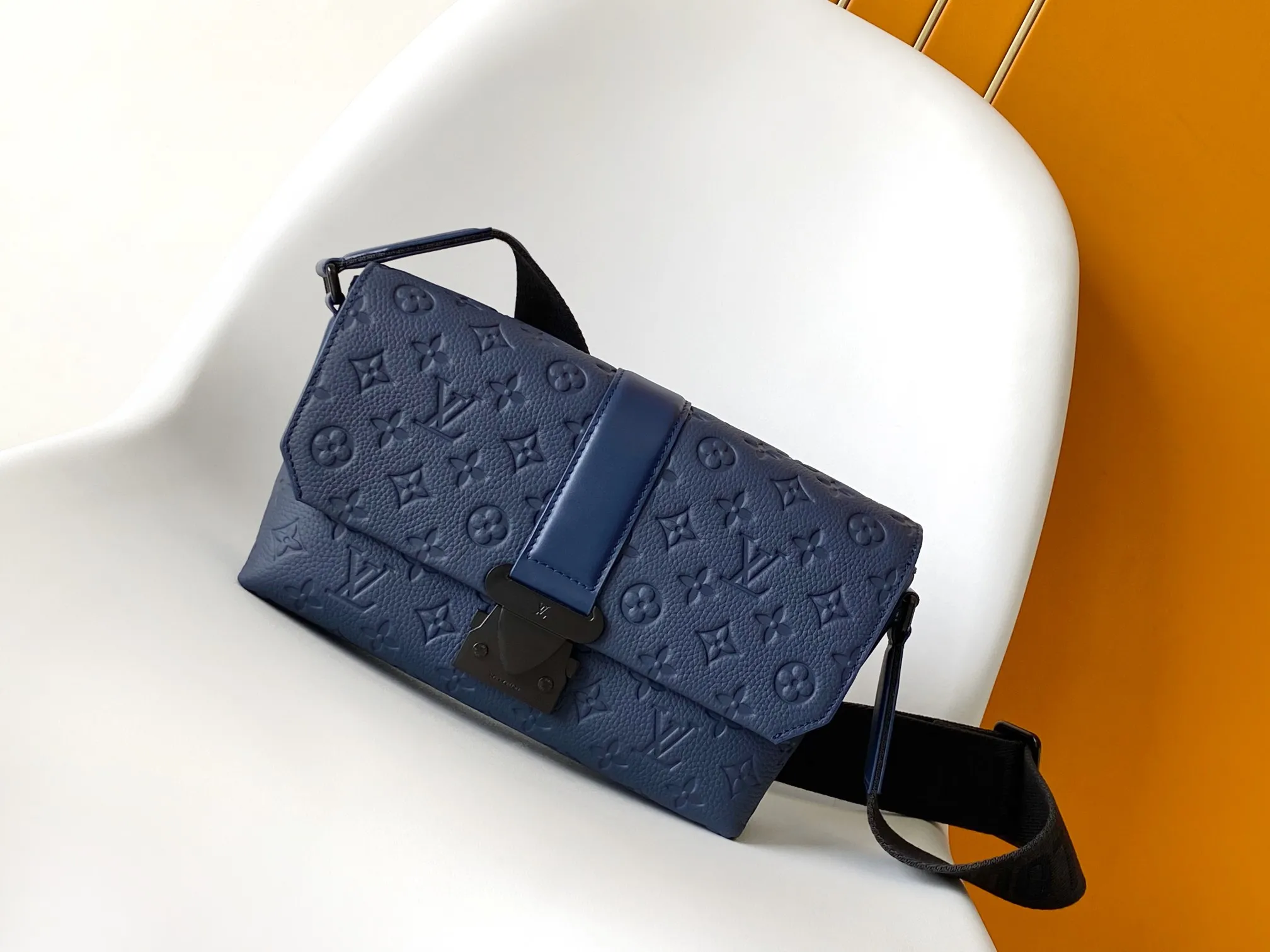 Louis Vuitton S-Cape Messenger M11692 - 图片 3