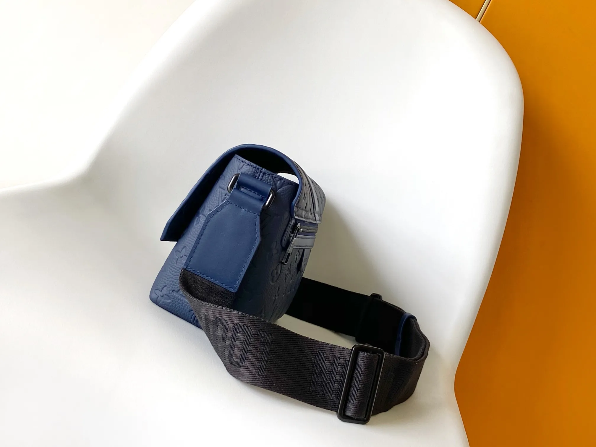 Louis Vuitton S-Cape Messenger M11692 - 图片 4