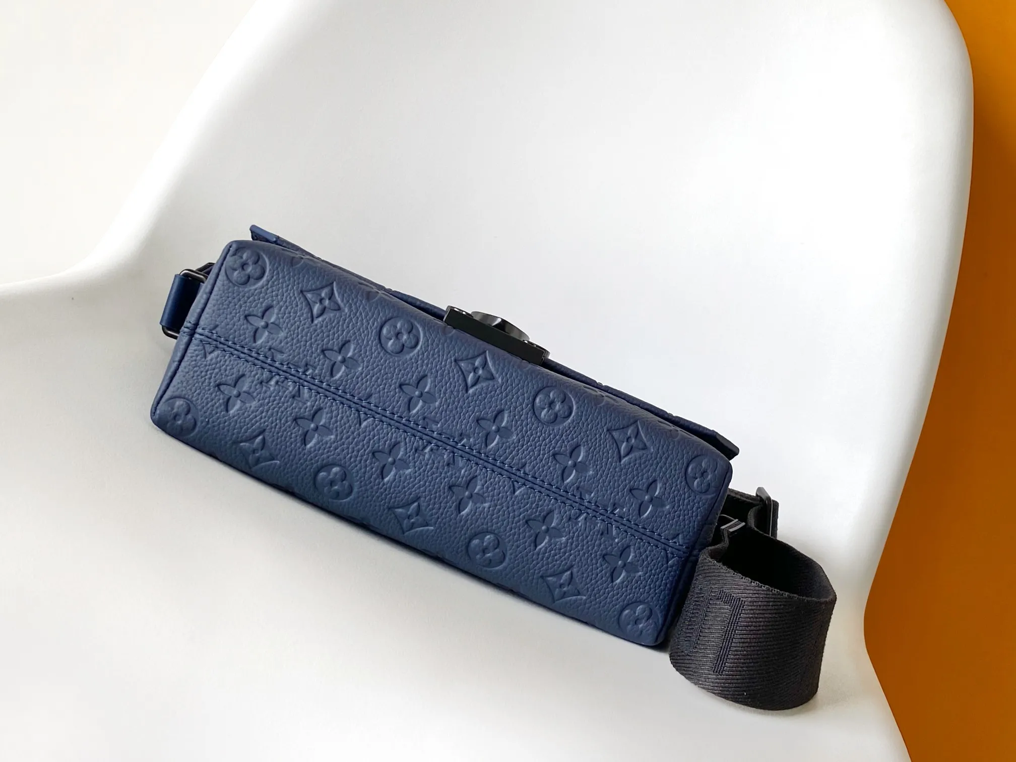Louis Vuitton S-Cape Messenger M11692 - 图片 6