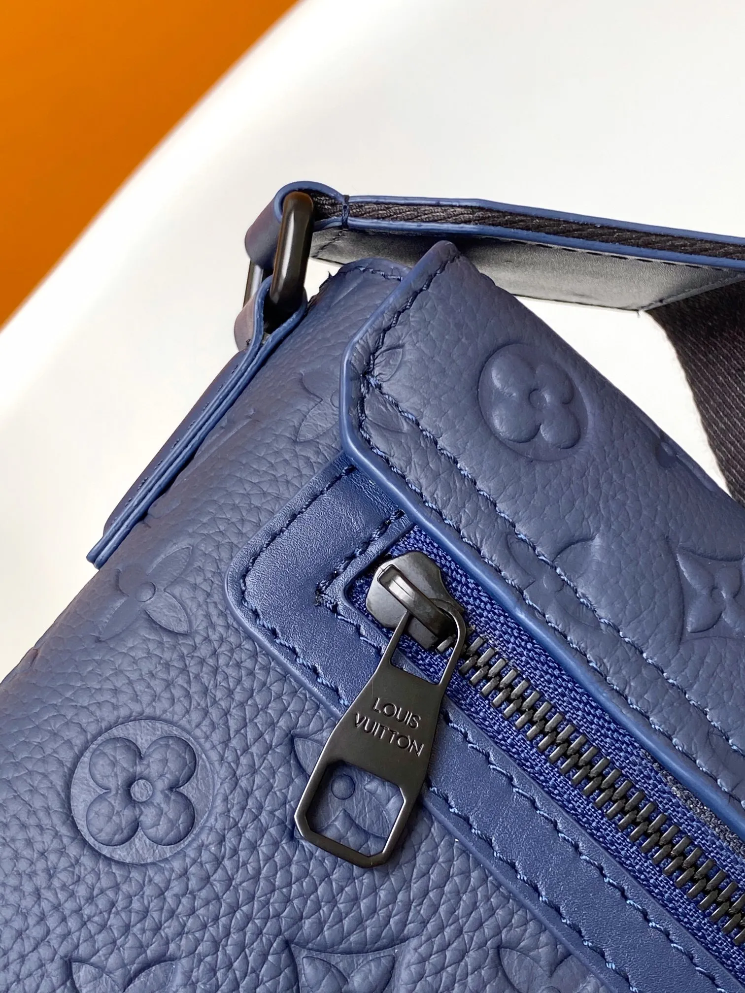 Louis Vuitton S-Cape Messenger M11692 - 图片 9