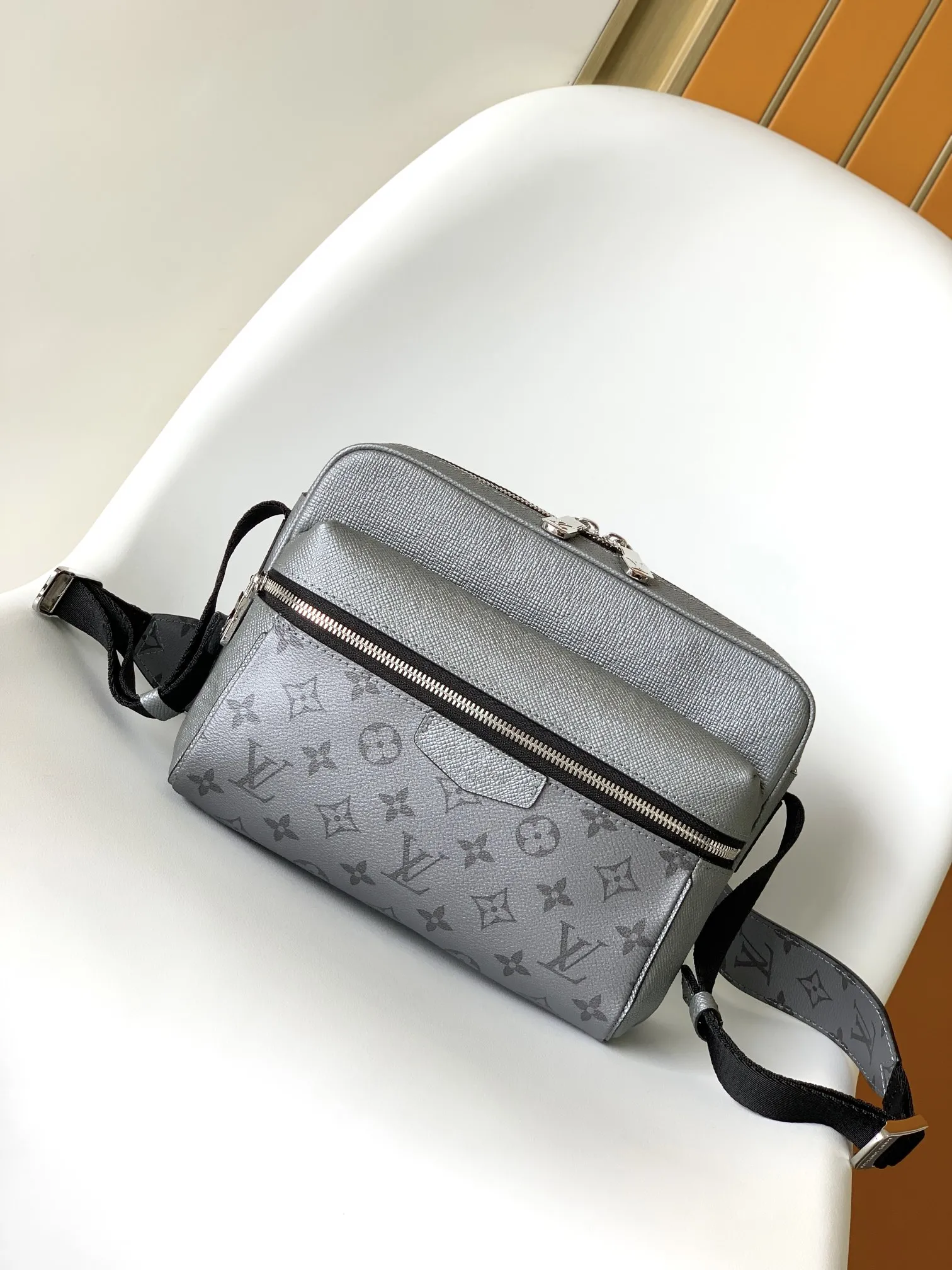 Louis Vuitton Outdoor Messenger M30830 - 图片 3
