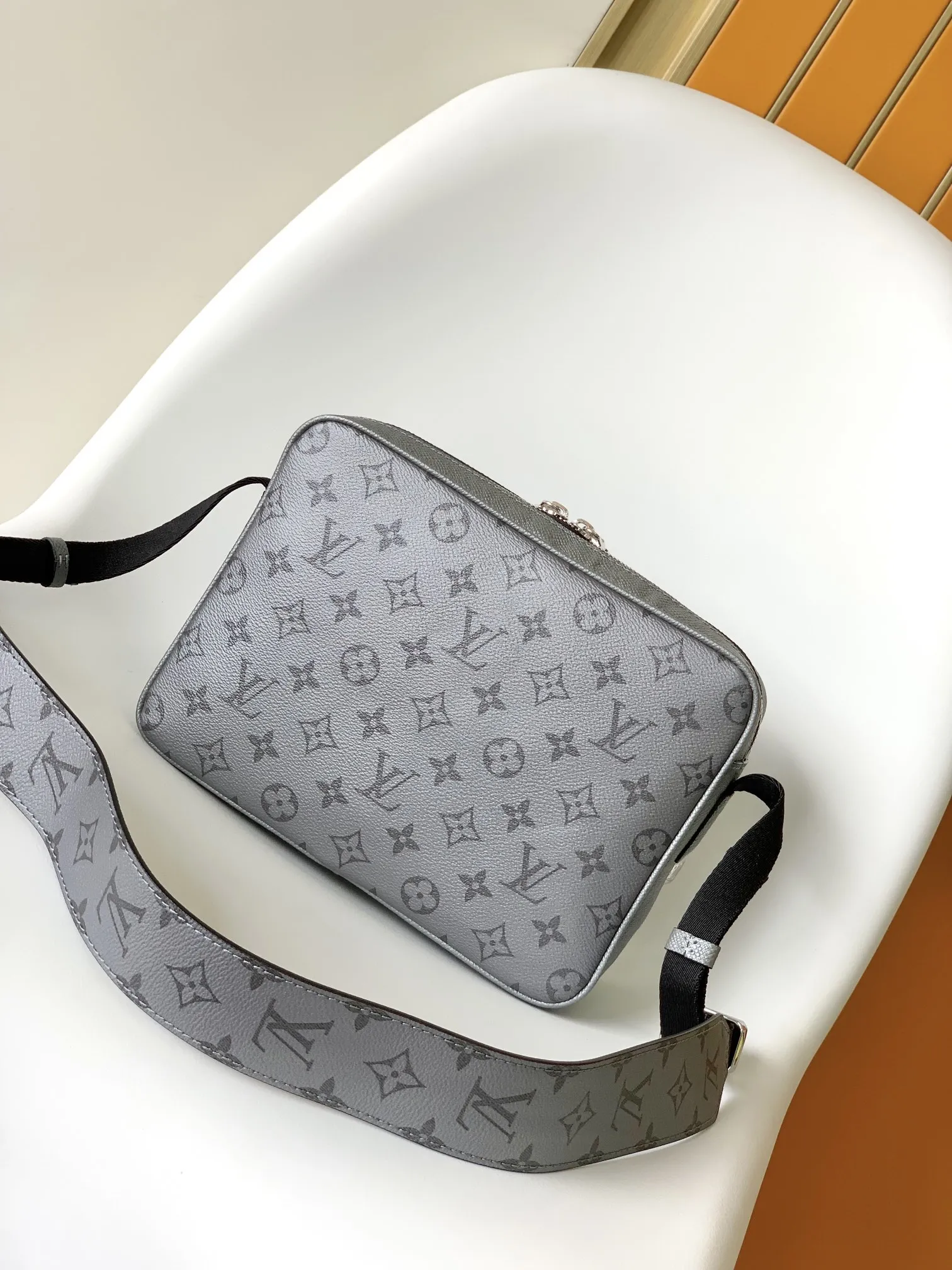 Louis Vuitton Outdoor Messenger M30830 - 图片 5