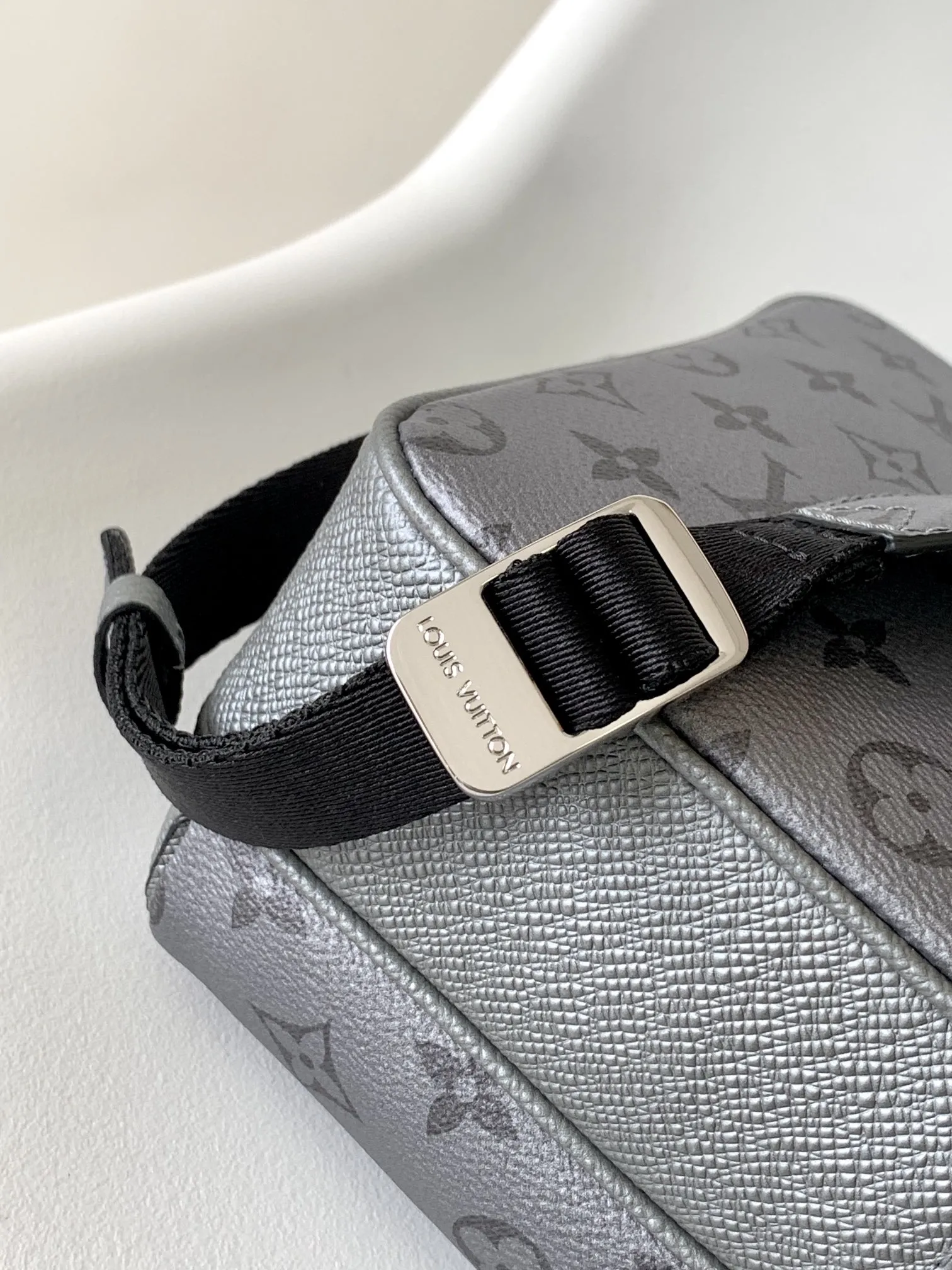 Louis Vuitton Outdoor Messenger M30830 - 图片 9