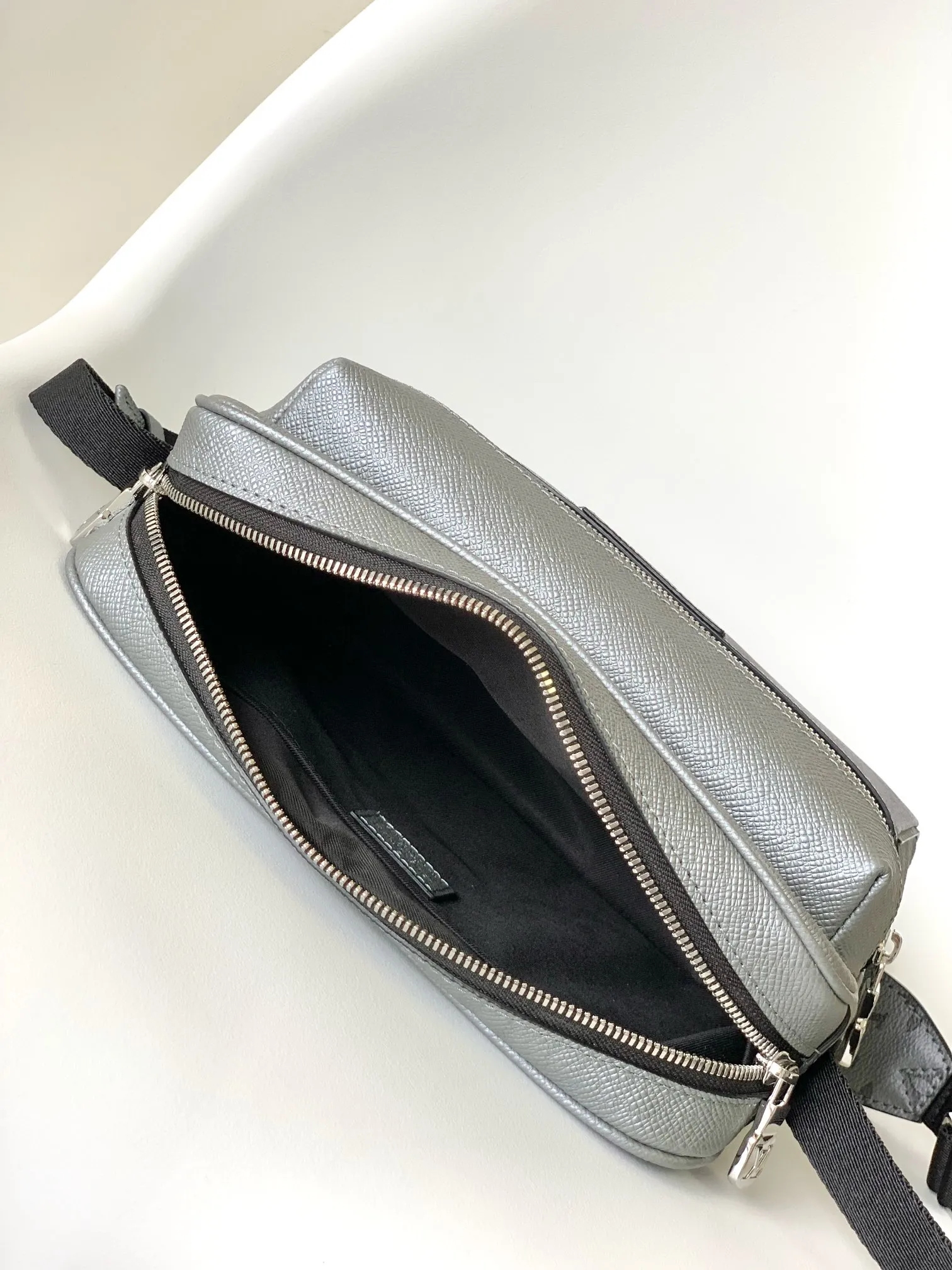 Louis Vuitton Outdoor Messenger M30830 - 图片 10