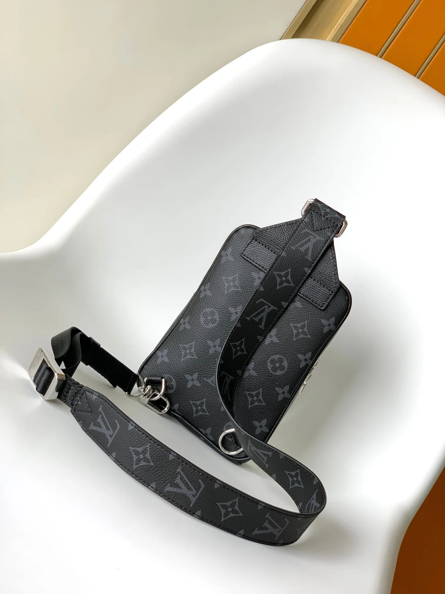 Louis Vuitton Outdoor Sling Bag M30741 - 图片 5