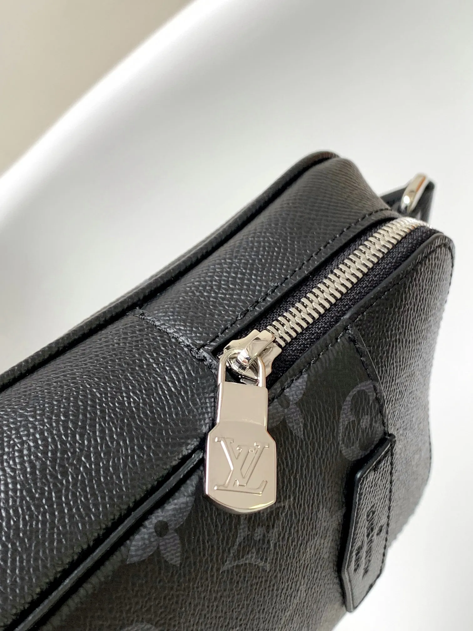 Louis Vuitton Outdoor Sling Bag M30741 - 图片 7