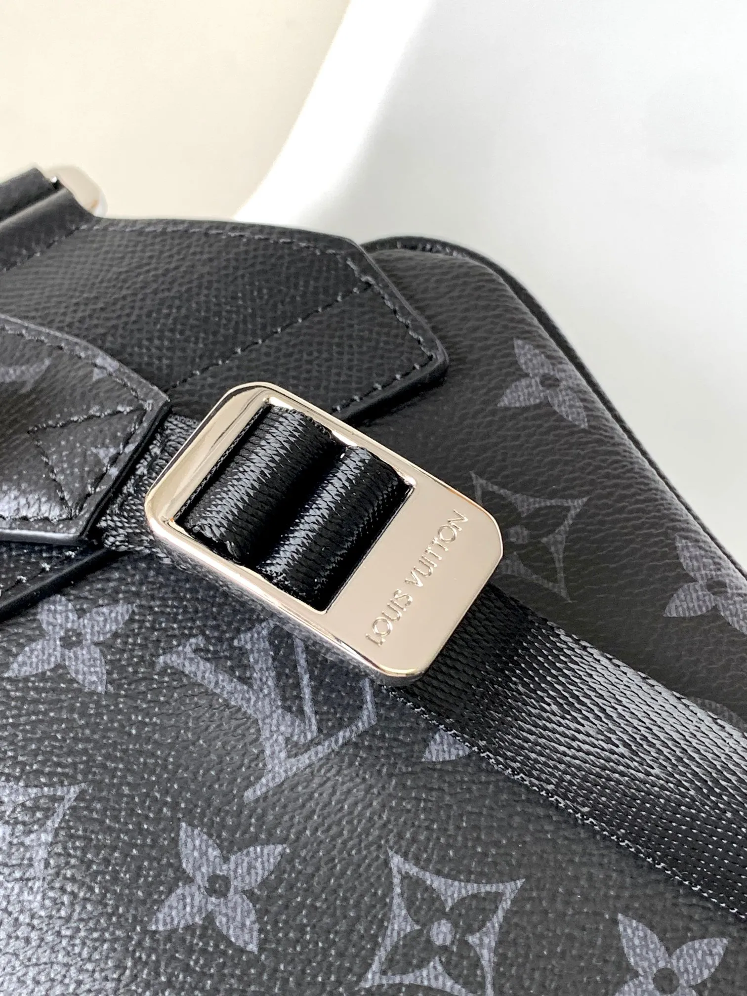 Louis Vuitton Outdoor Sling Bag M30741 - 图片 9