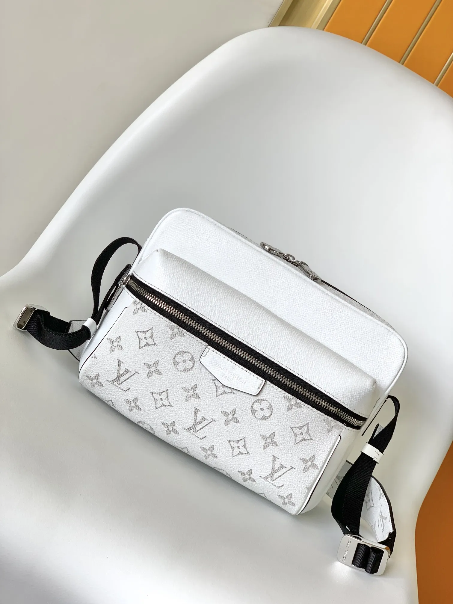 Louis Vuitton Outdoor Messenger M30873 - 图片 3
