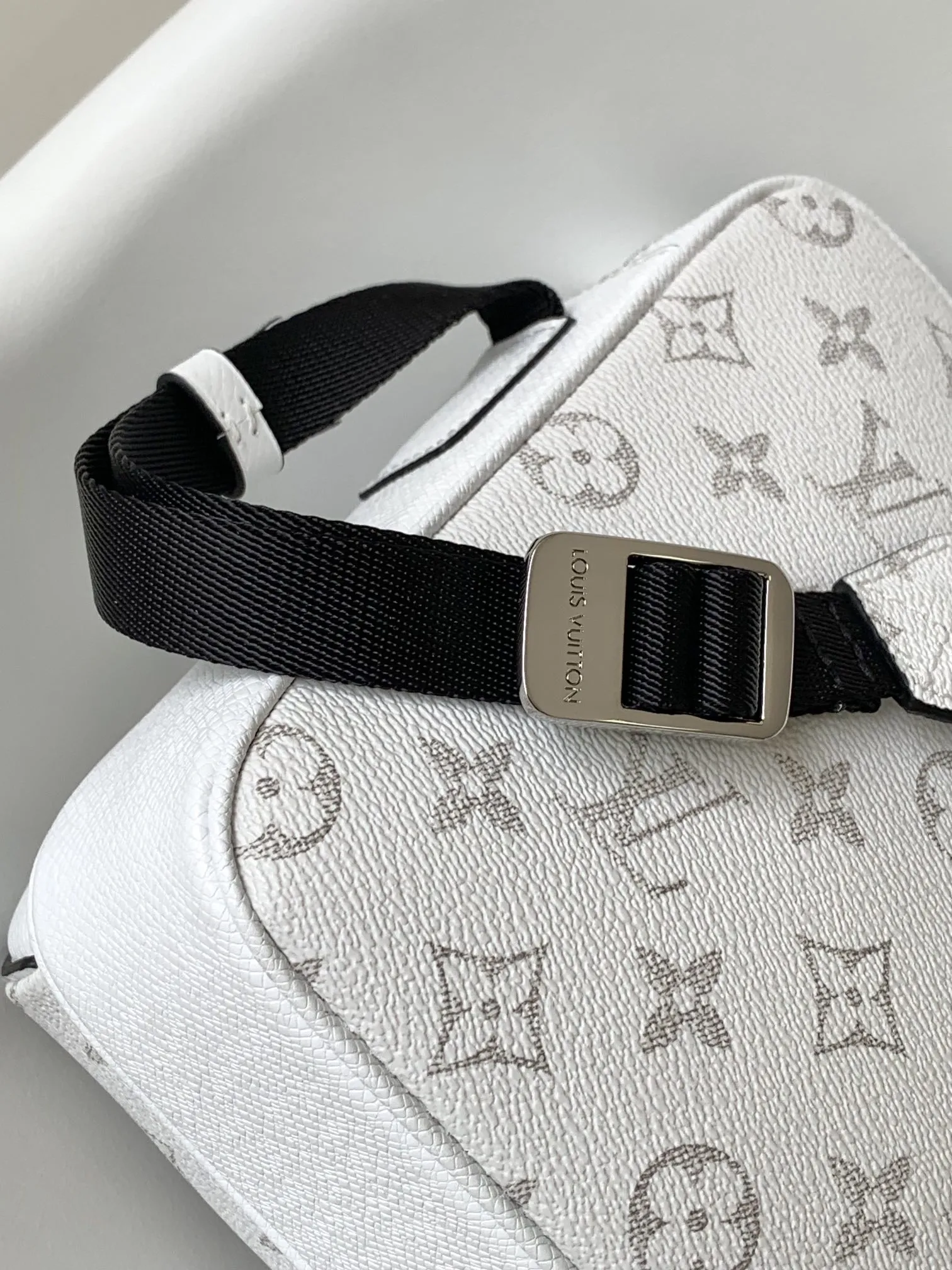 Louis Vuitton Outdoor Messenger M30873 - 图片 9
