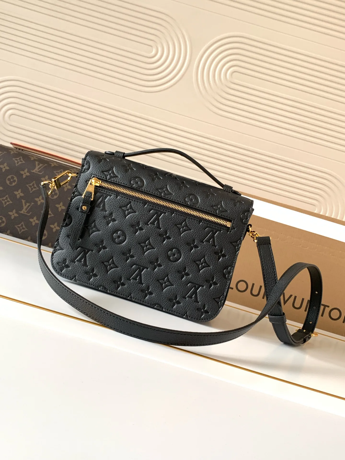 Louis Vuitton Pochette Métis M41487 - Image 4