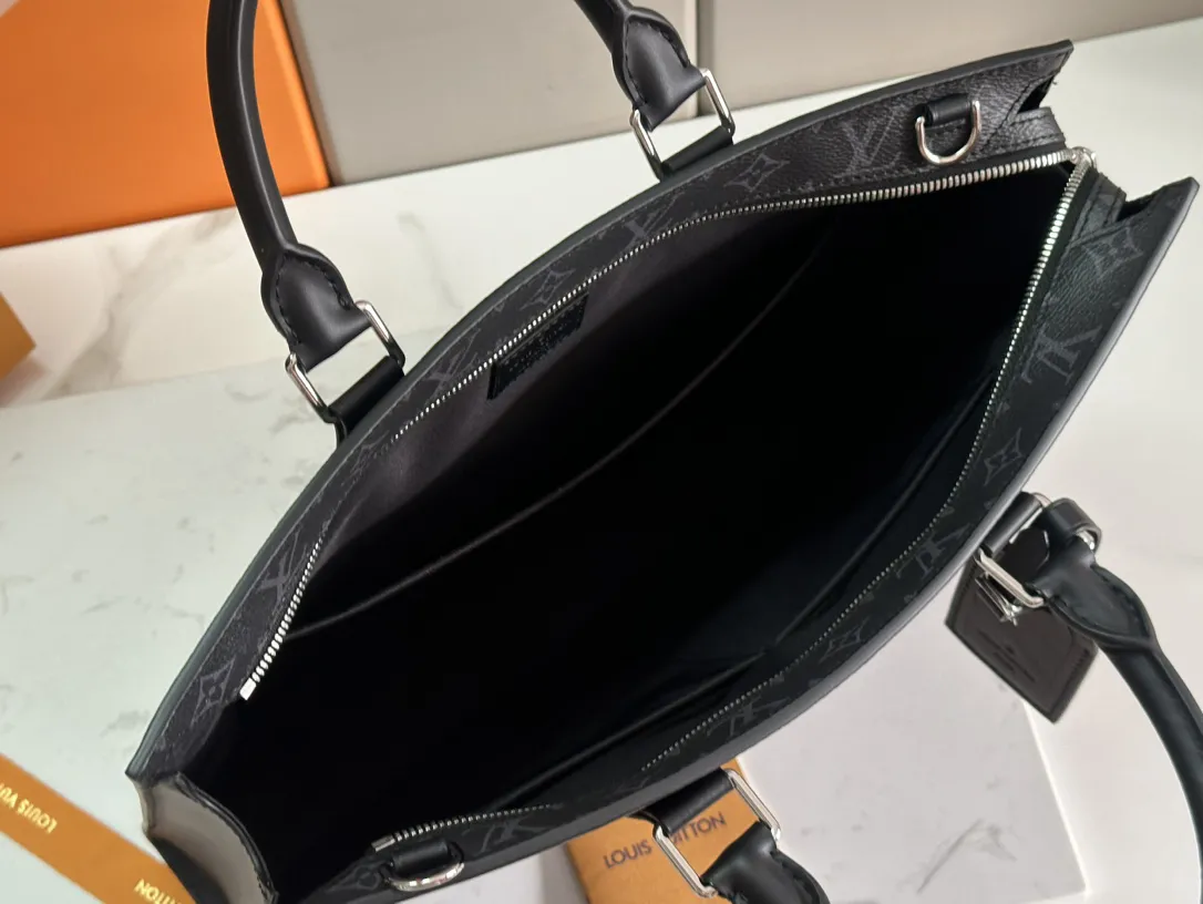 Alternative view of Louis Vuitton Sac Plat Horizontal Zippe M11742