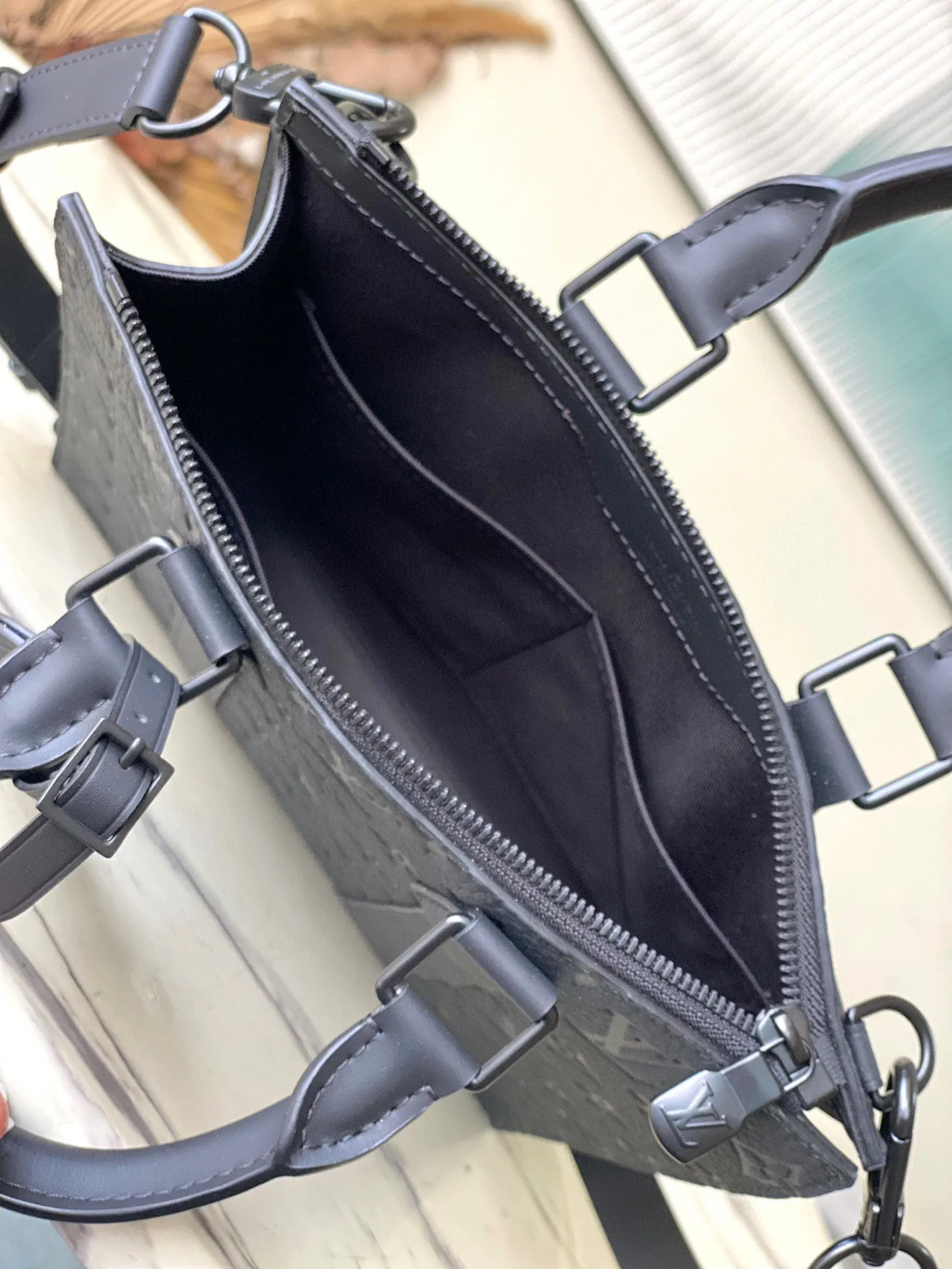 Louis Vuitton Sac Plat Cross M21884 - Image 10
