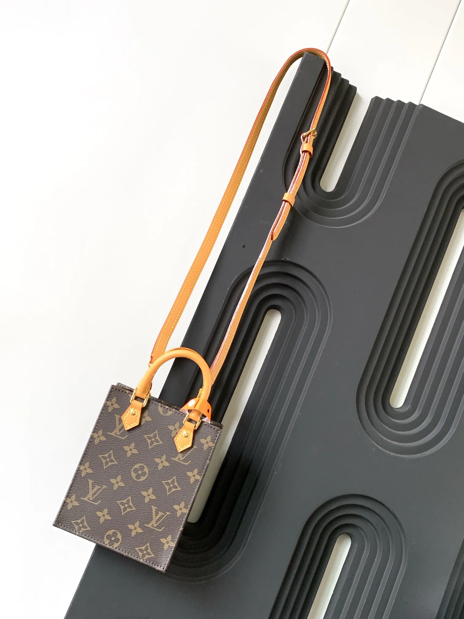 Louis Vuitton Petit Sac Plat M81295 - 图片 4
