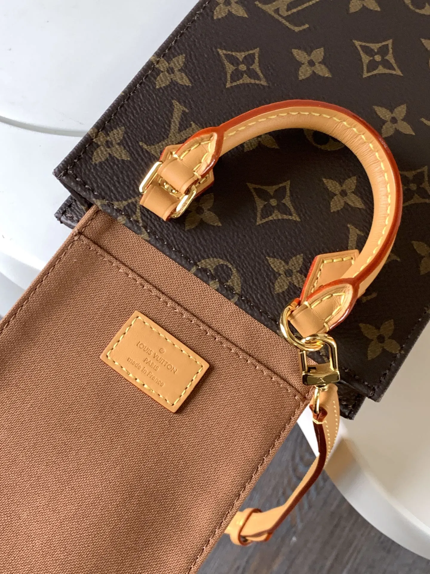 Louis Vuitton Petit Sac Plat M81295 - 图片 9
