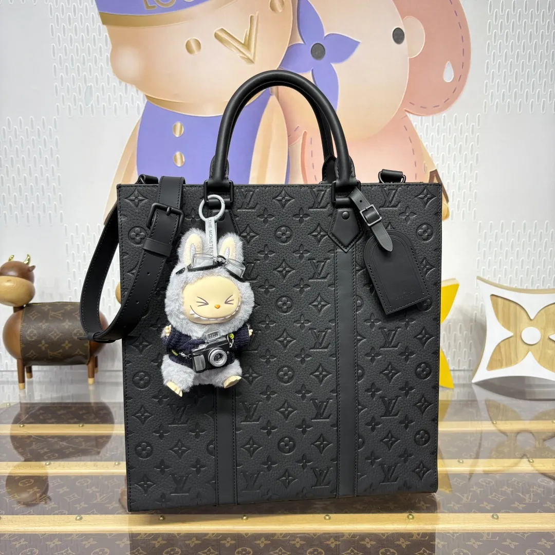 Alternative view of Louis Vuitton Sac Plat NV M21866
