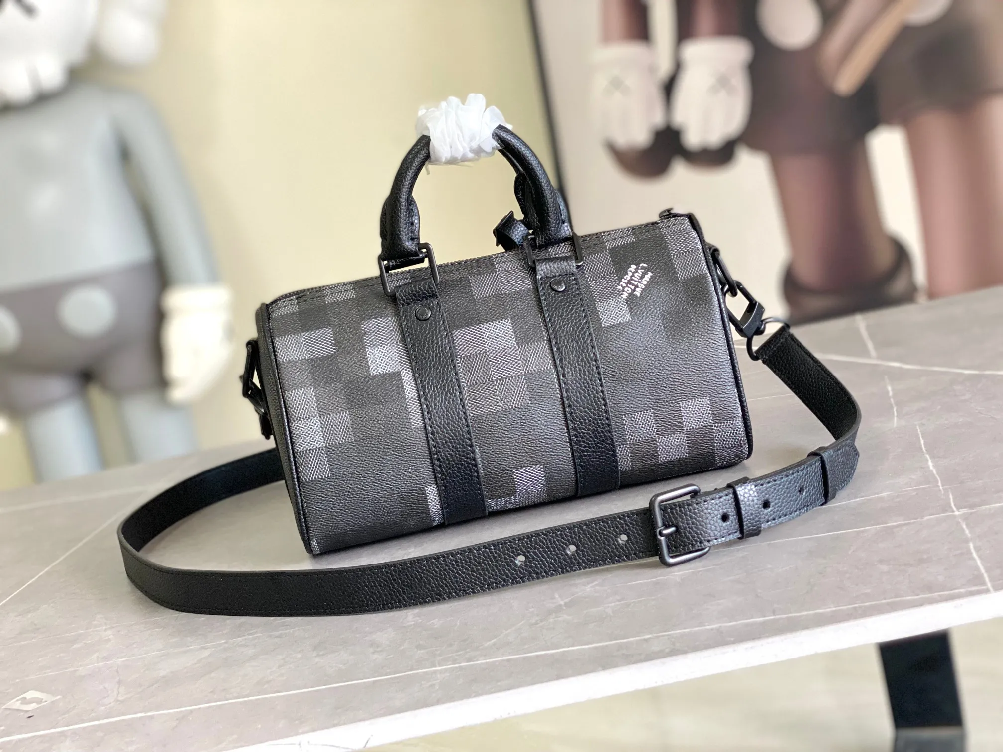 Alternative view of Louis Vuitton Keepall Bandoulière 25 M14919