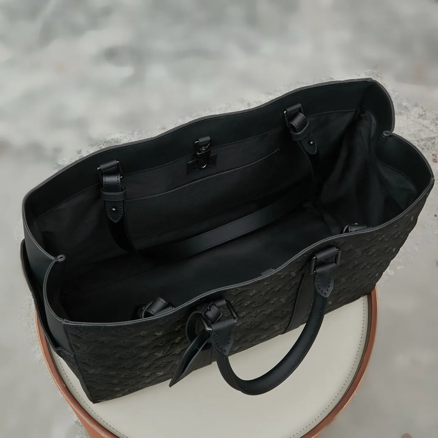 Alternative view of Louis Vuitton Sac Plat 24H M21865