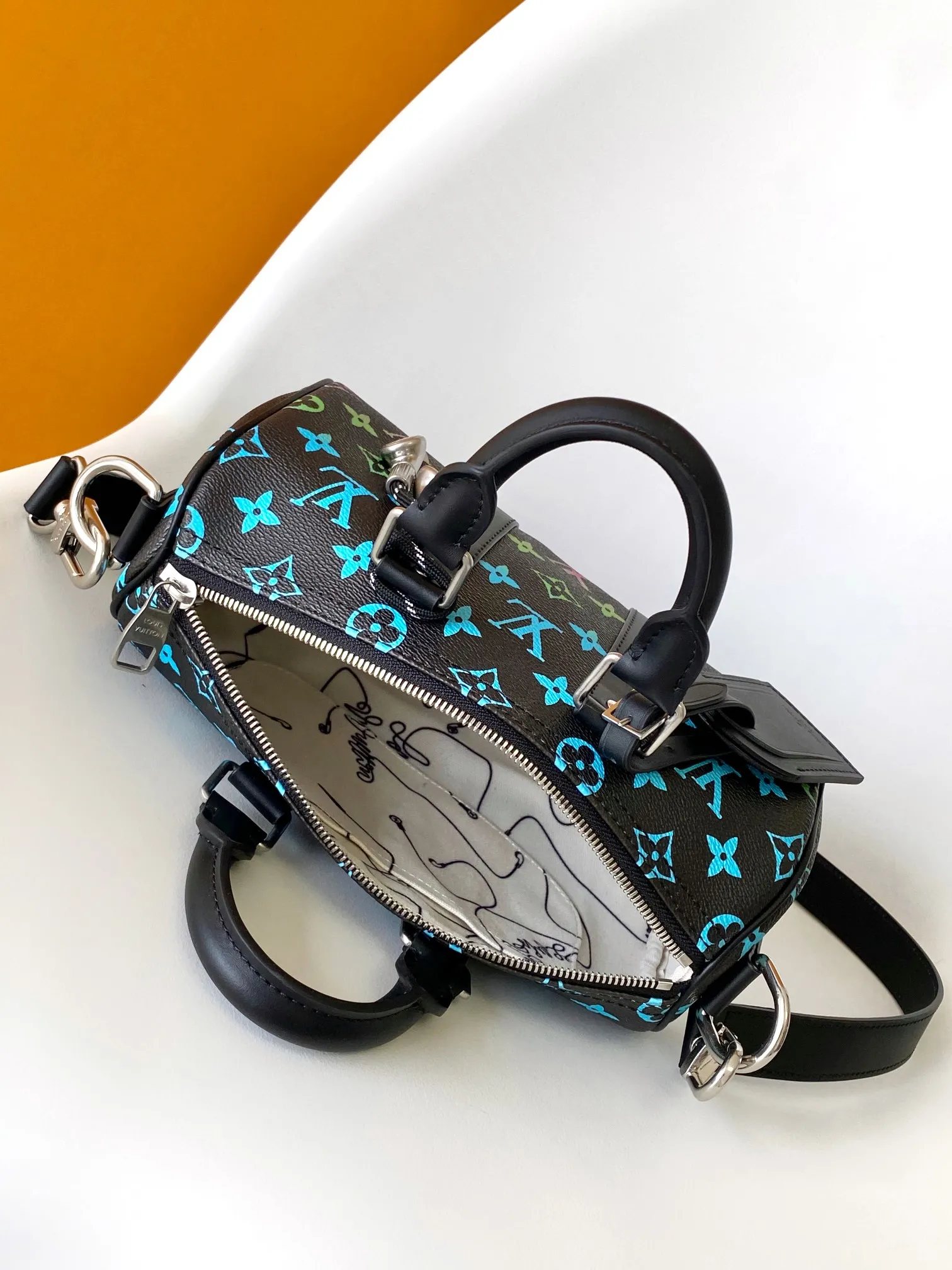 Alternative view of Louis Vuitton Keepall Bandouliere 25 M13935