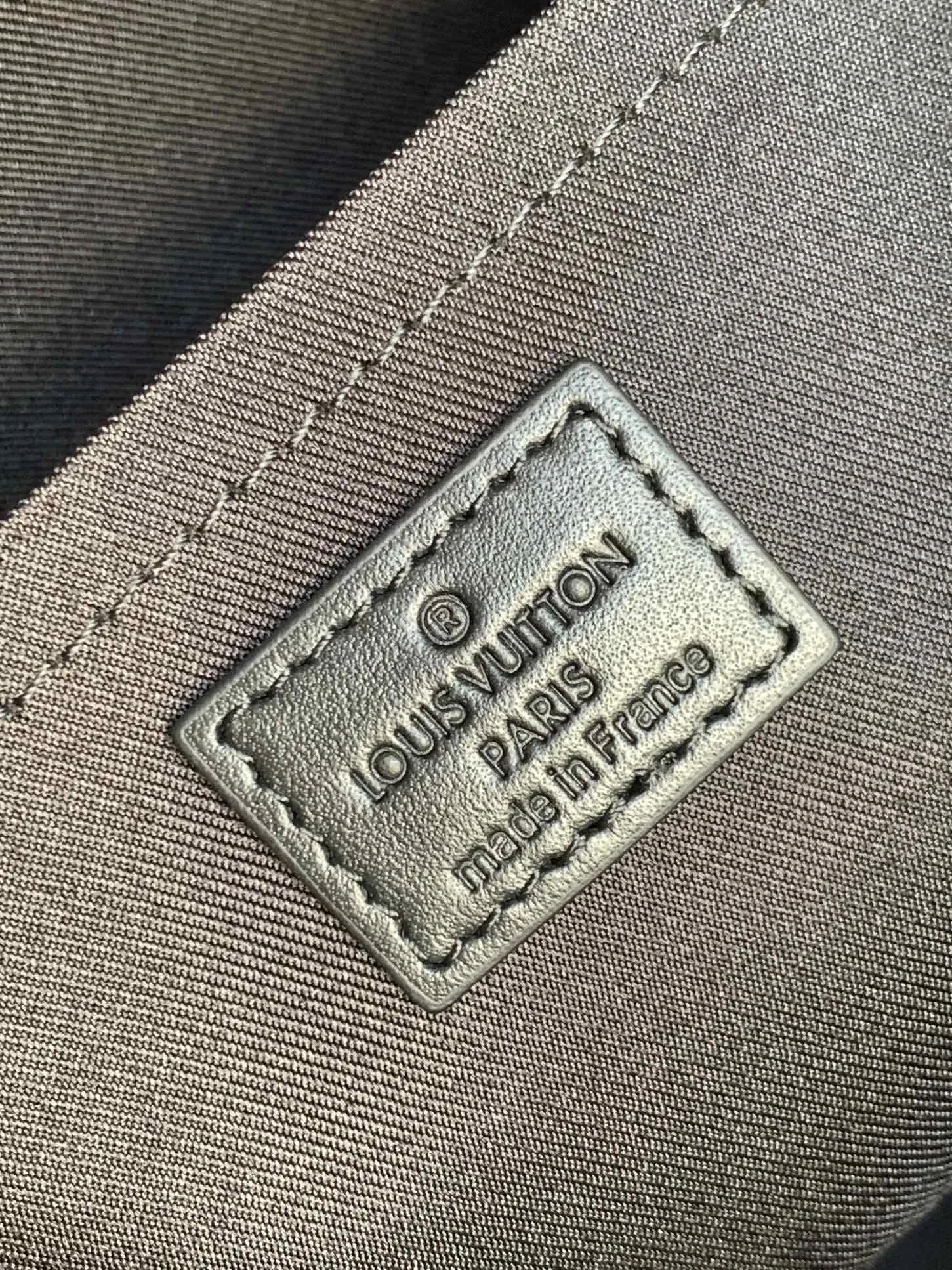 Alternative view of Louis Vuitton Sac Plat 24H M47059
