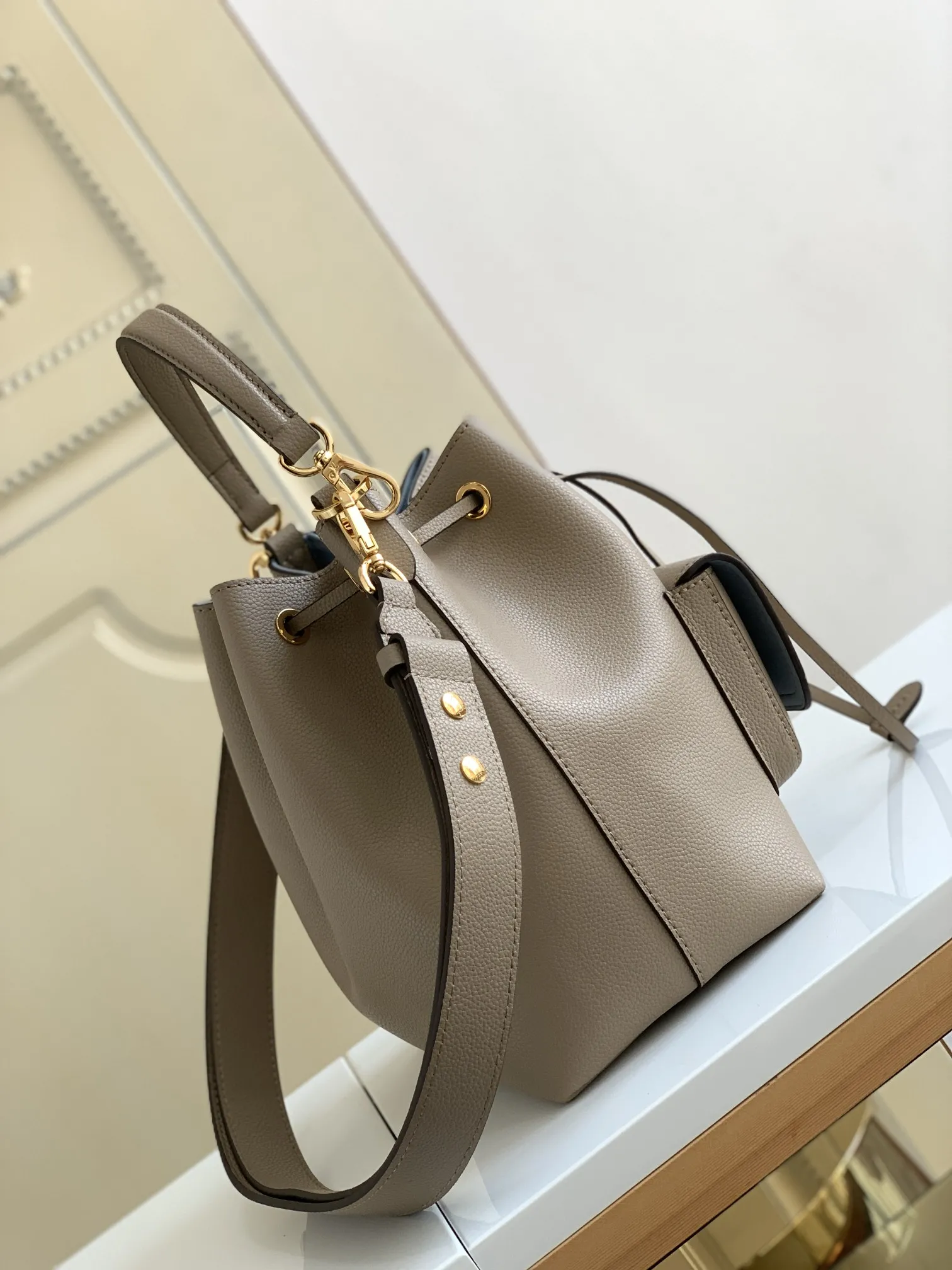 Louis Vuitton Lockme Bucket M57688 - Image 4