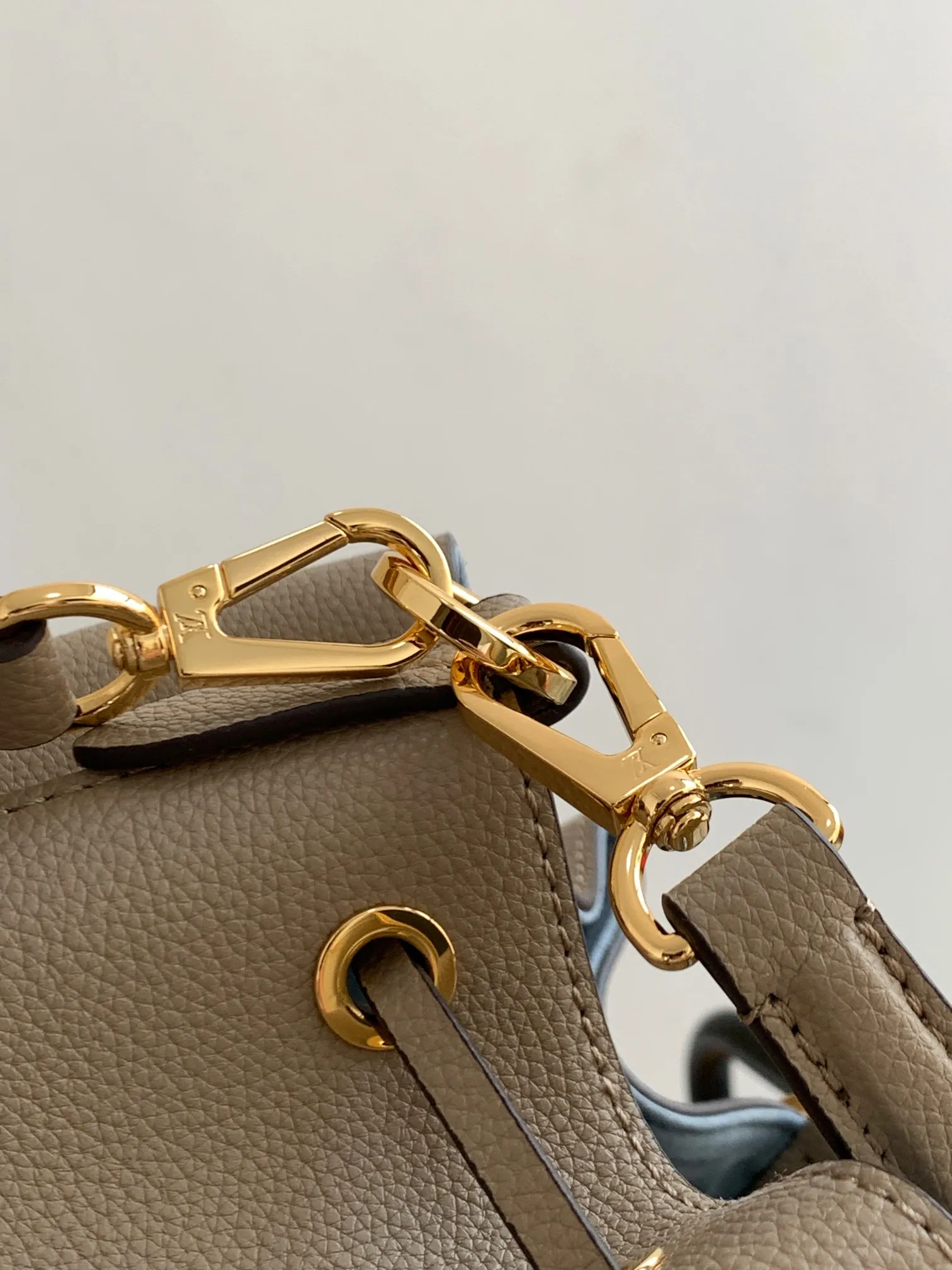 Louis Vuitton Lockme Bucket M57688 - Image 9