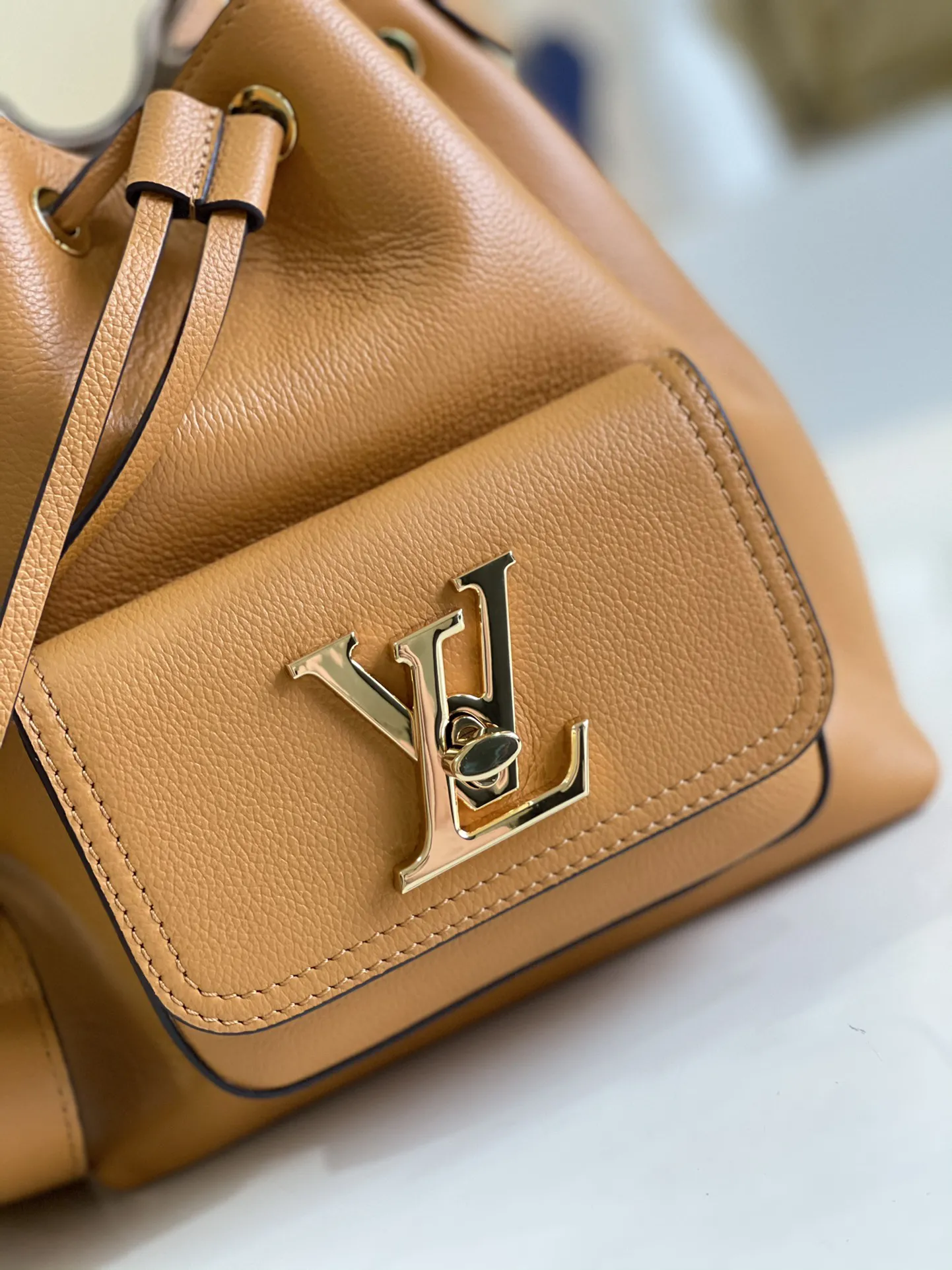 Alternative view of Louis Vuitton Lockme Bucket M57689