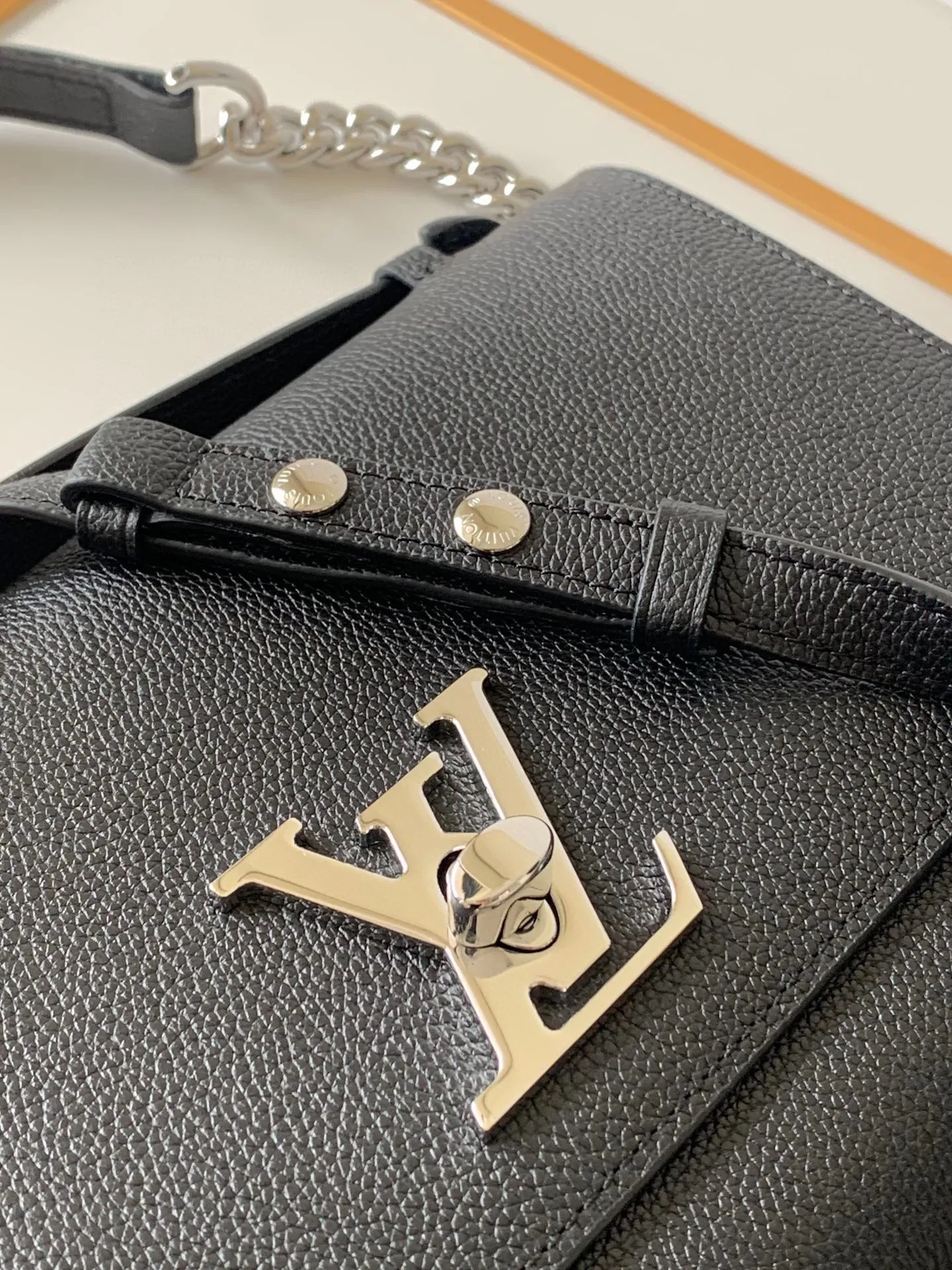 Louis Vuitton Lockme Clutch M56088 - Image 6