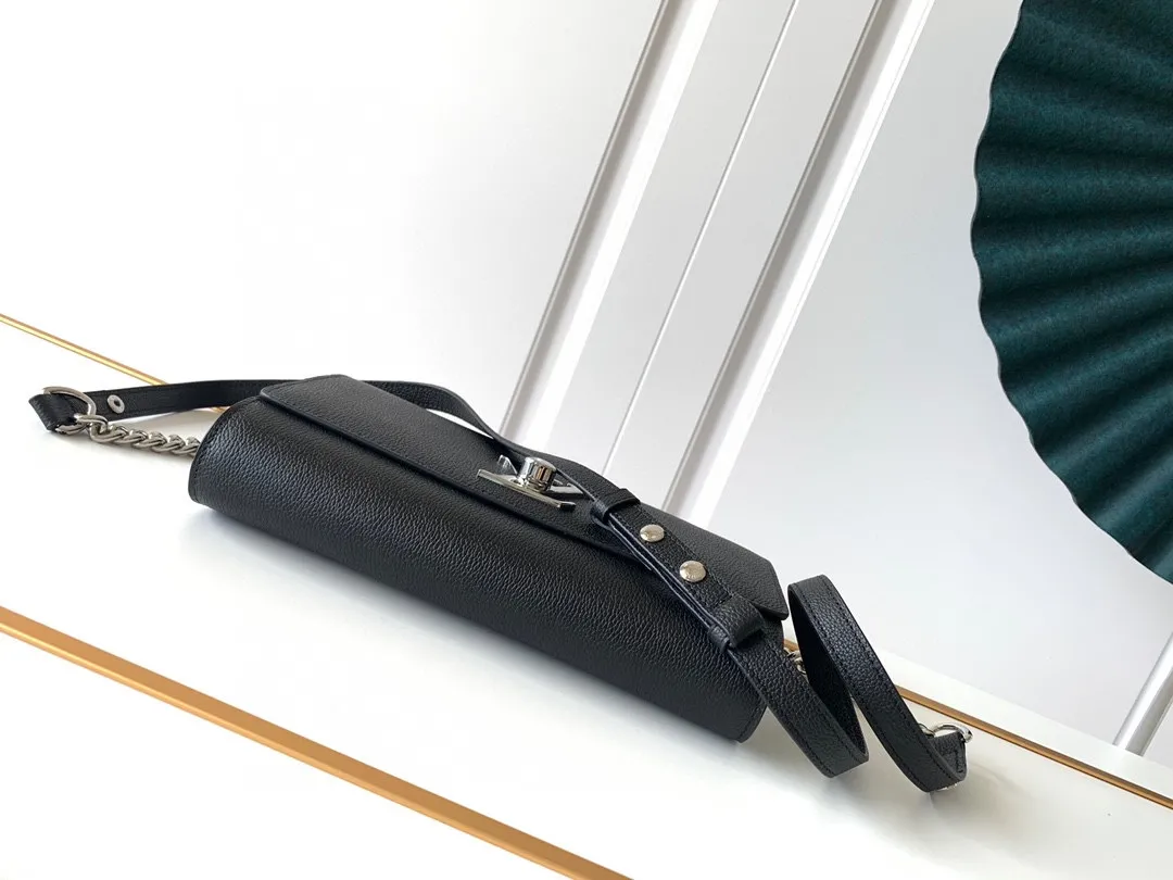 Louis Vuitton Lockme Clutch M56088 - Image 7