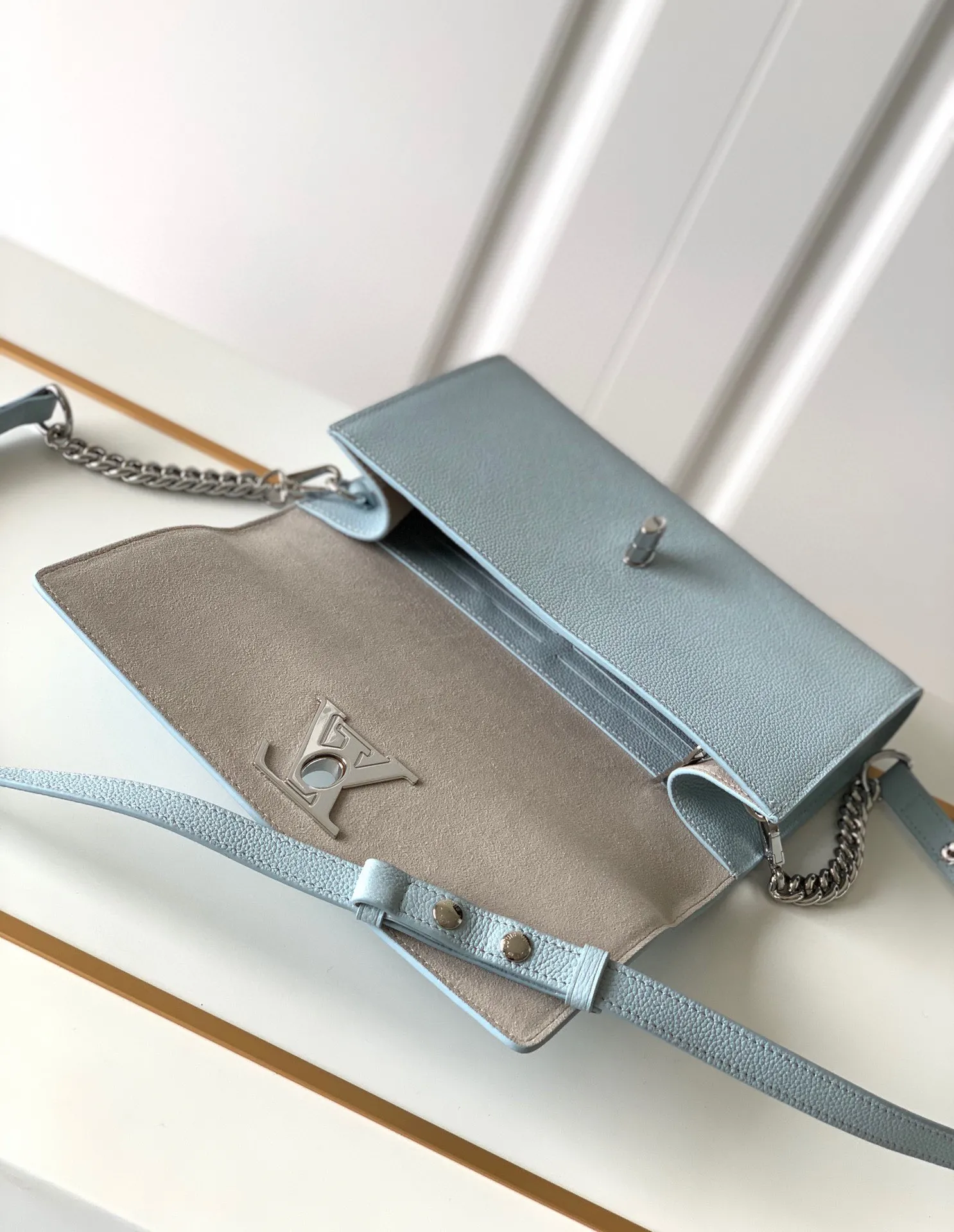 Louis Vuitton Lockme Clutch M56136 - 图片 9