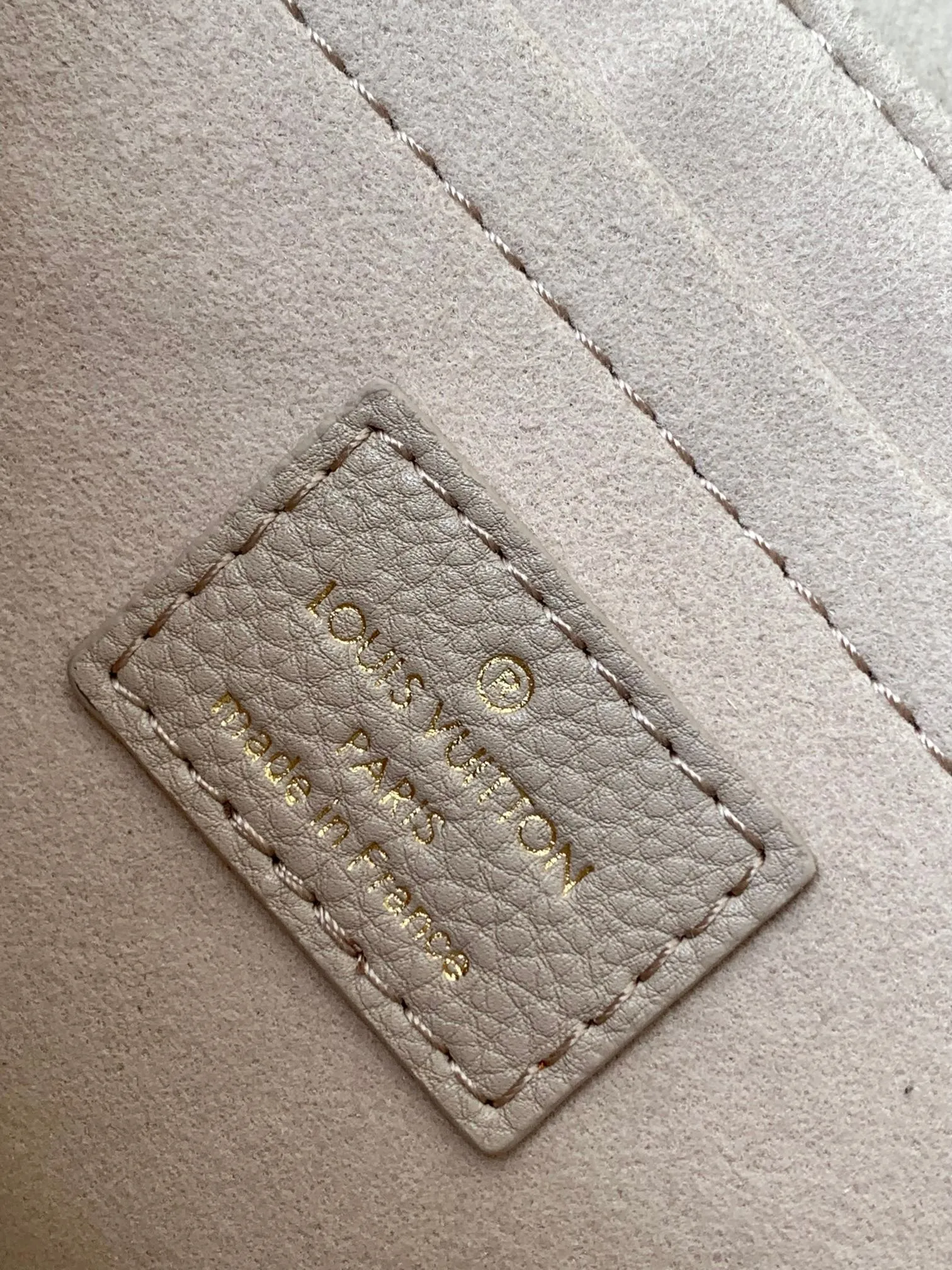 Louis Vuitton LockMe East West M22304 - Image 10
