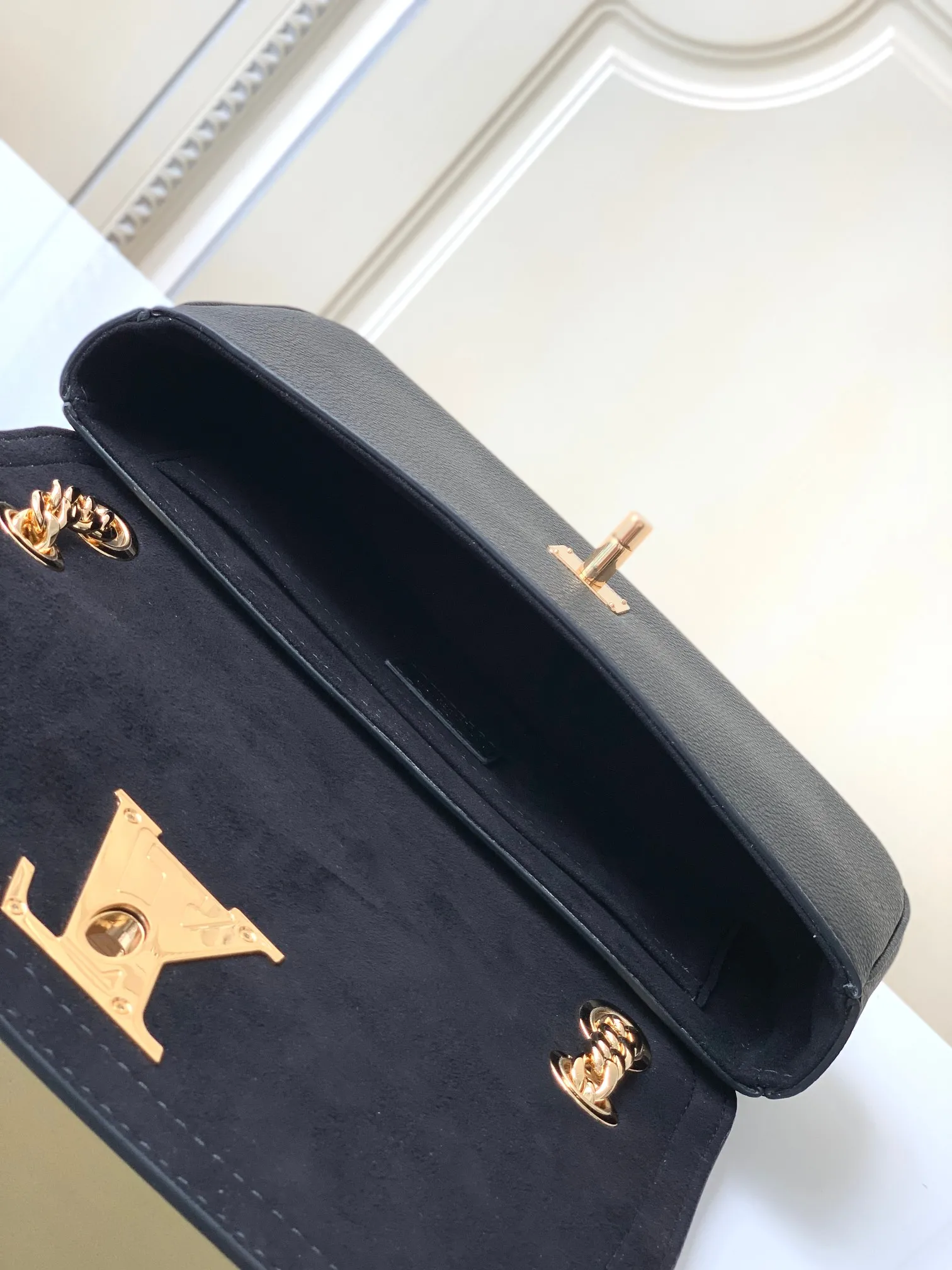 Alternative view of Louis Vuitton LockMe East West M22303
