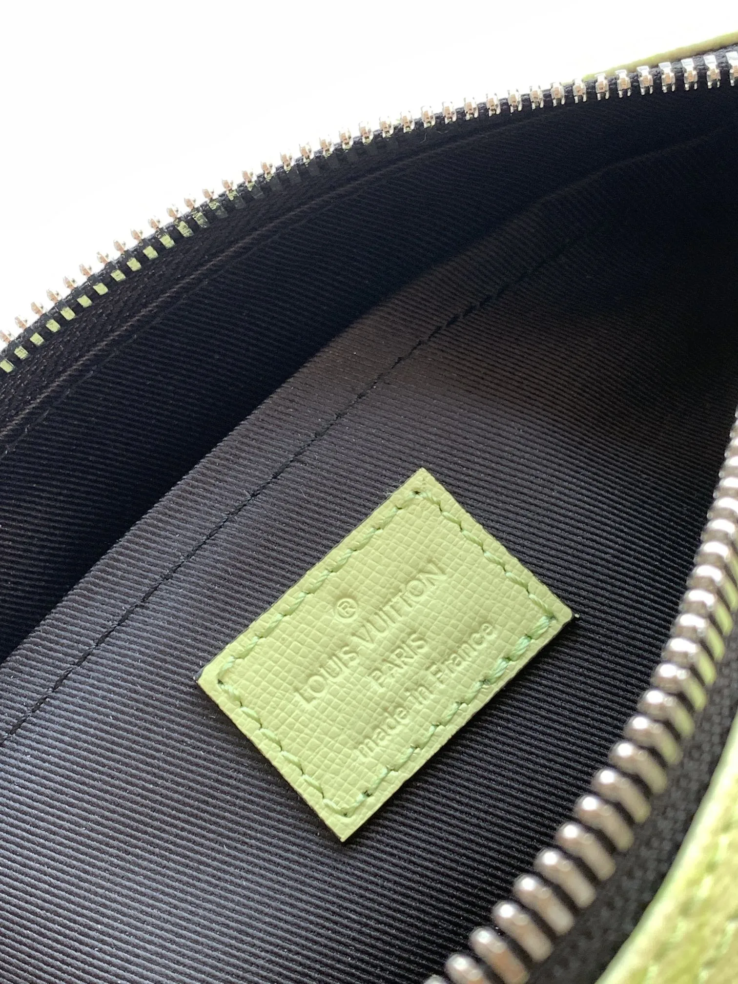 Alternative view of Louis Vuitton Keepall Bandoulière 25 M14078