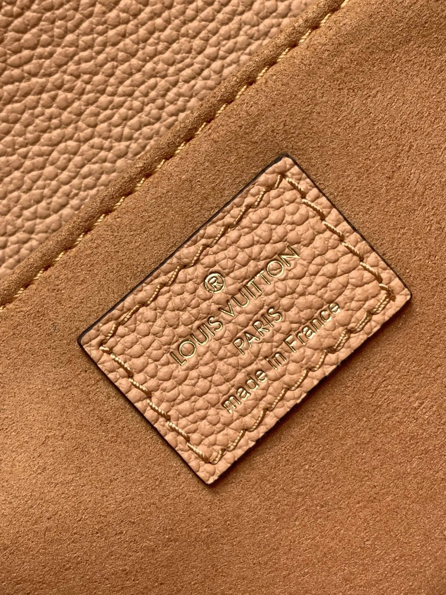Alternative view of Louis Vuitton Pochette Métis East West M12735