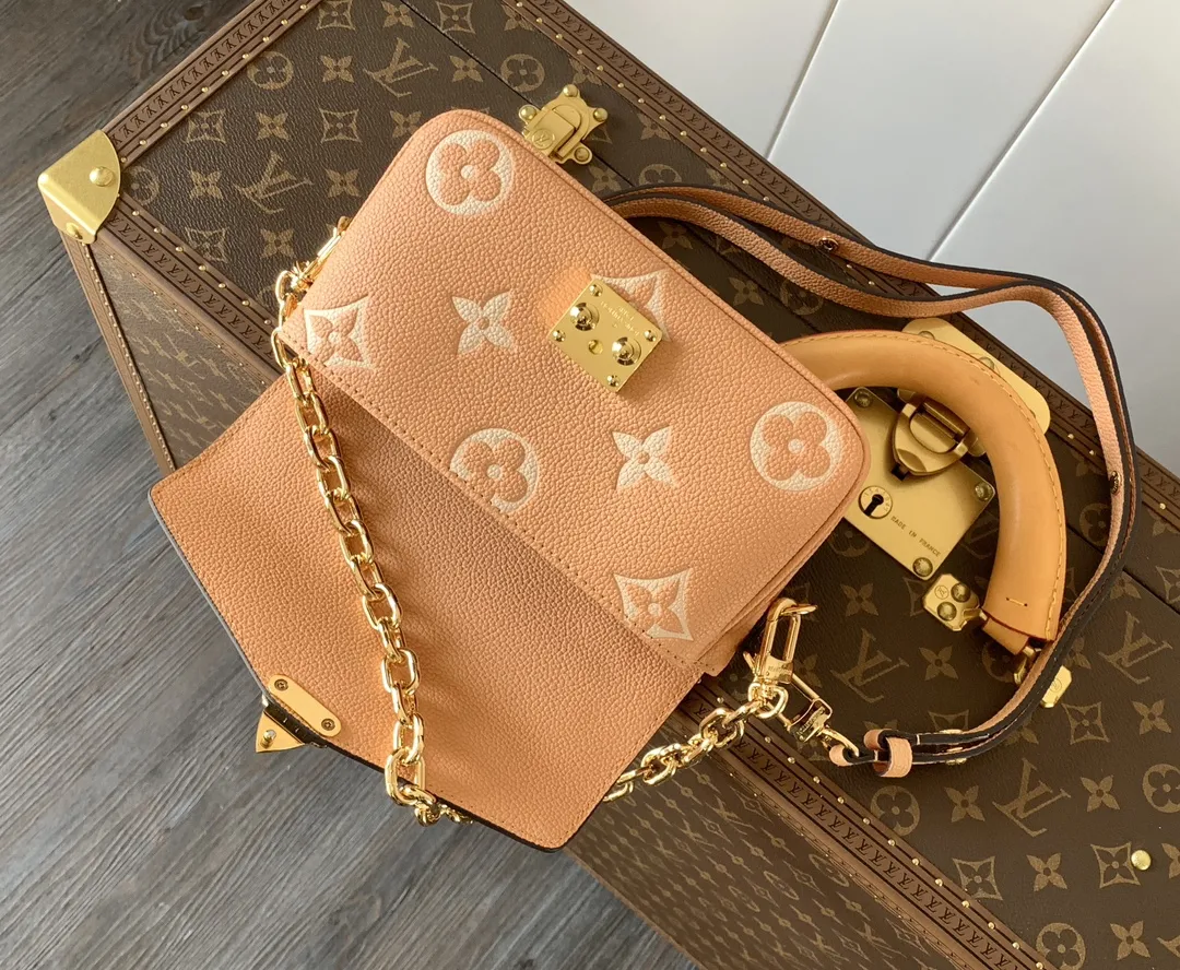 Louis Vuitton Pochette Métis East West M12735 - Image 7