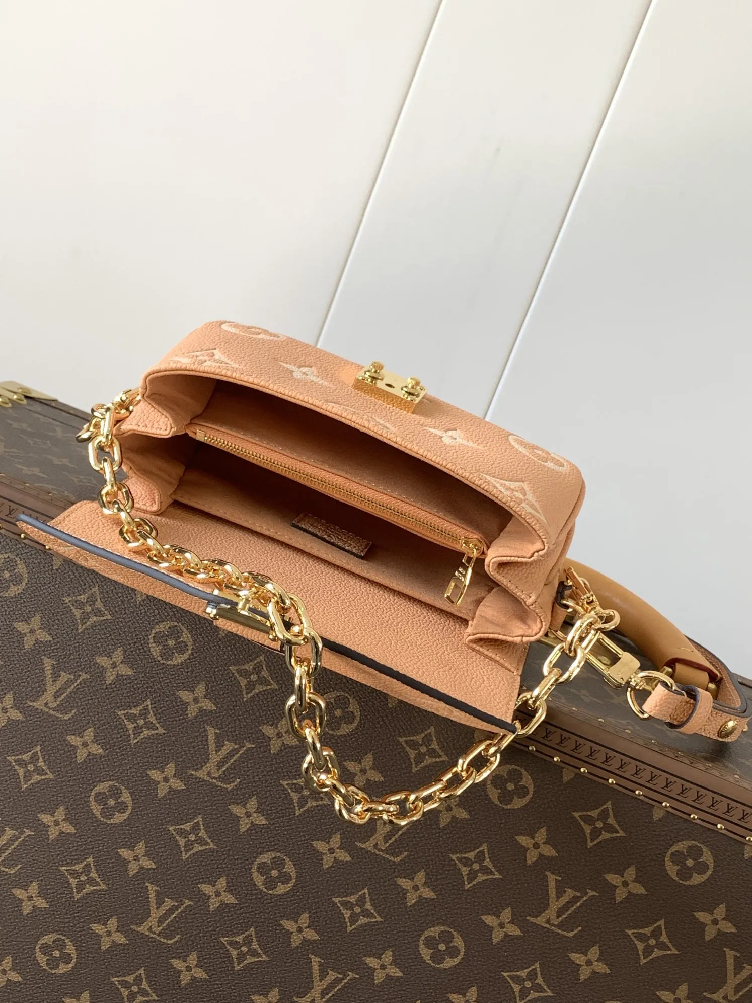Louis Vuitton Pochette Métis East West M12735 - Image 8