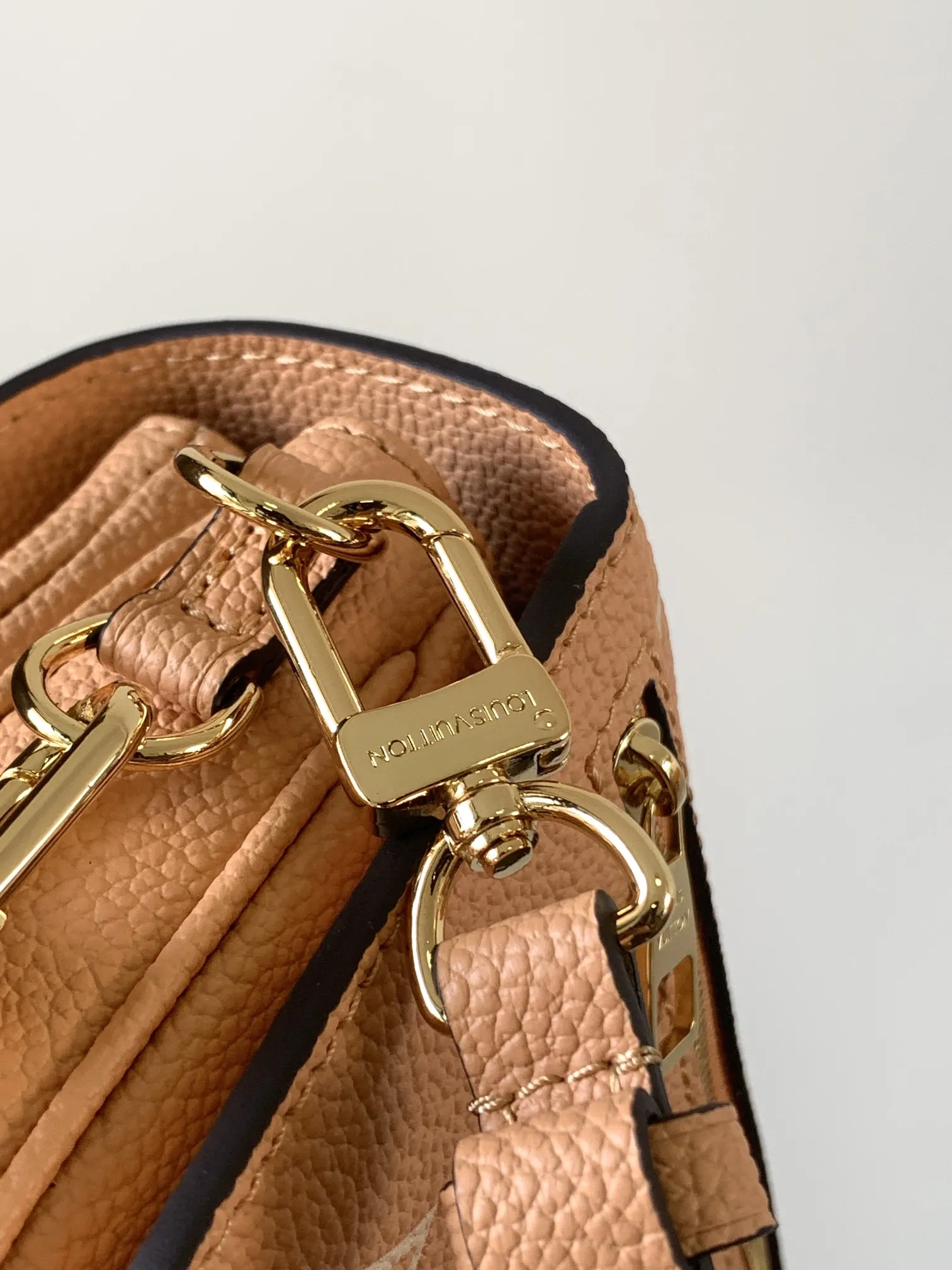 Louis Vuitton Pochette Métis East West M12735 - Image 10
