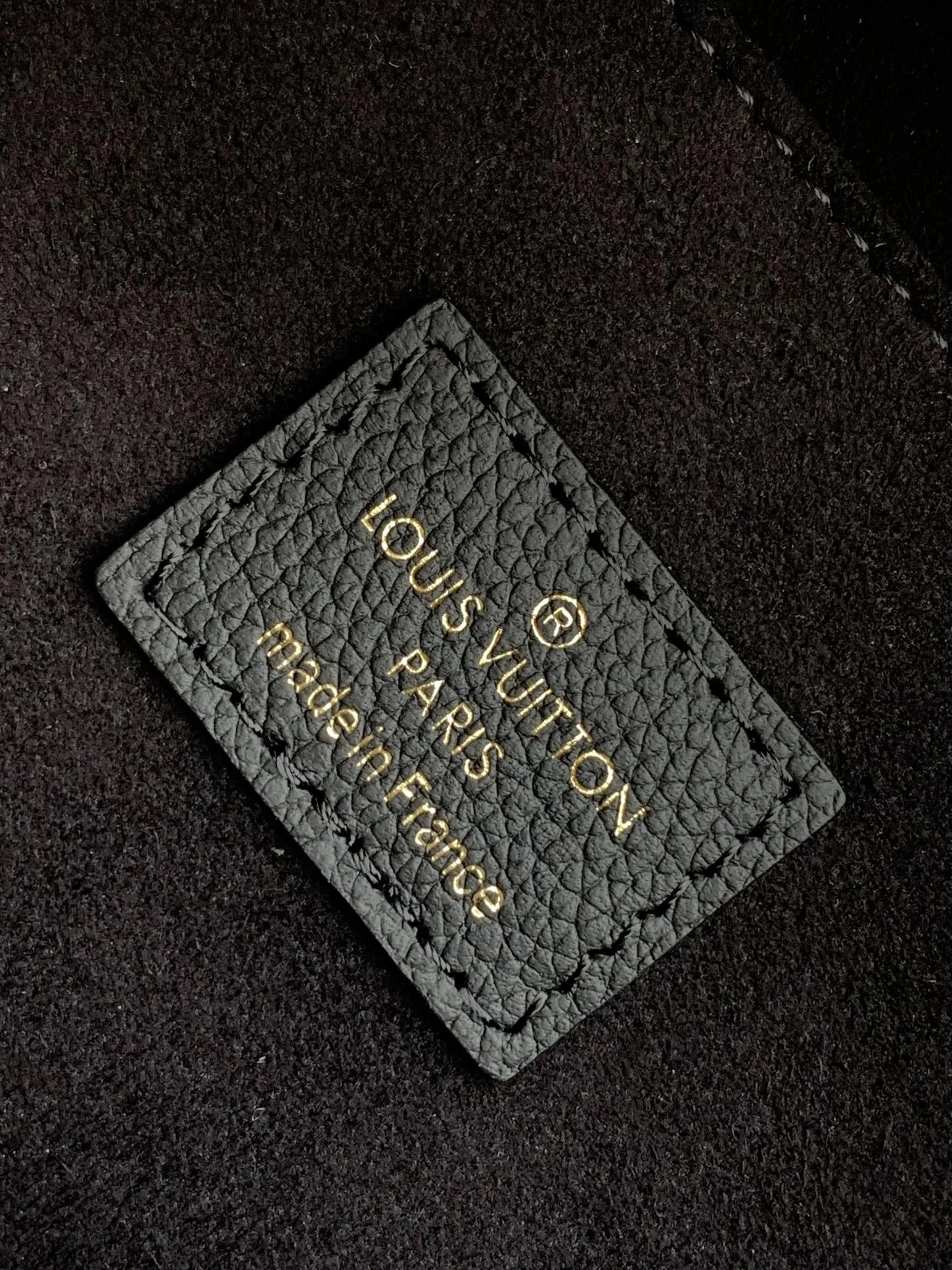 Alternative view of Louis Vuitton Lock & Go M22311