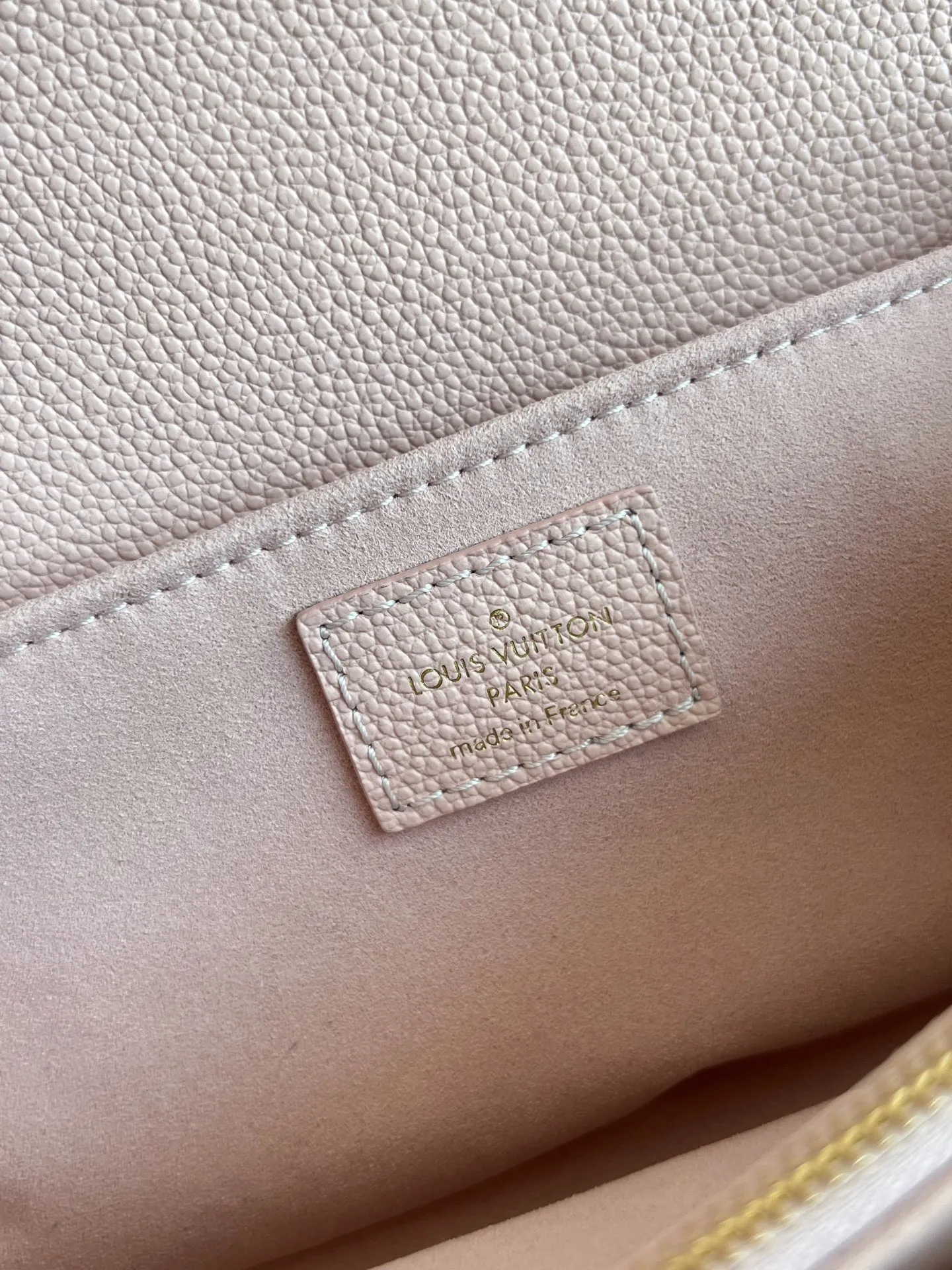 Alternative view of Louis Vuitton Pochette Métis East West M14208