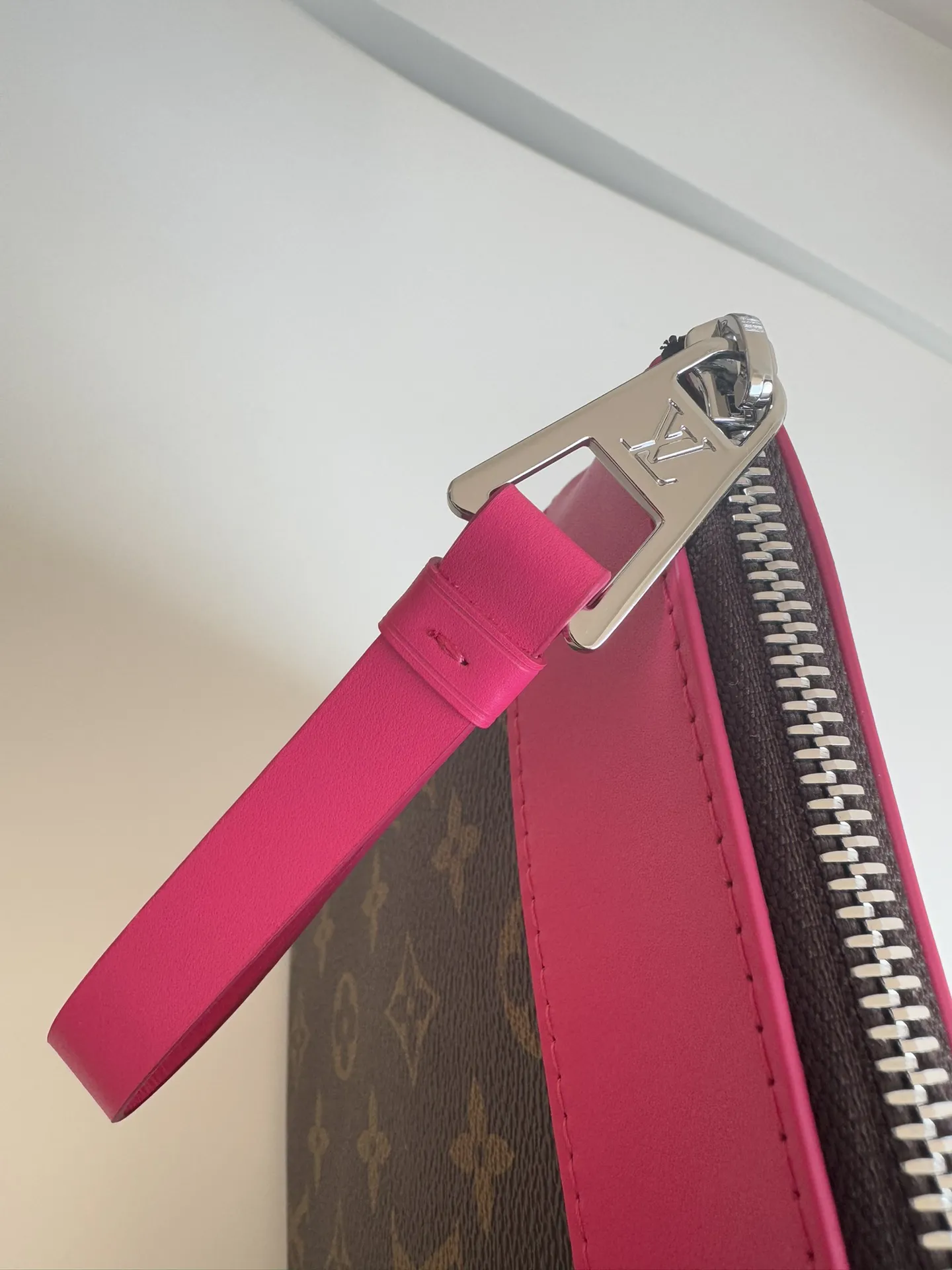 Louis Vuitton Pochette Voyage Souple M13356 - Image 5
