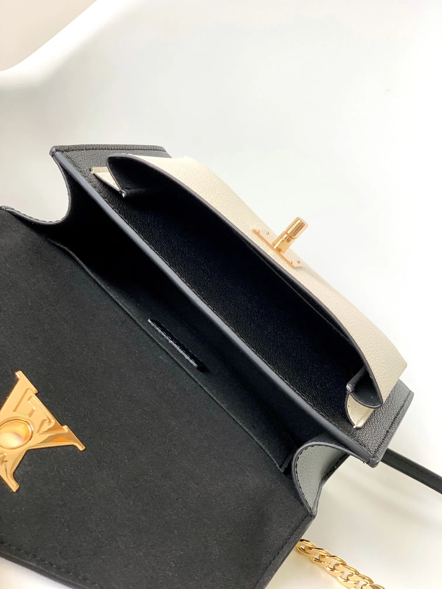 Alternative view of Louis Vuitton Mylockme Chain Bag M82121