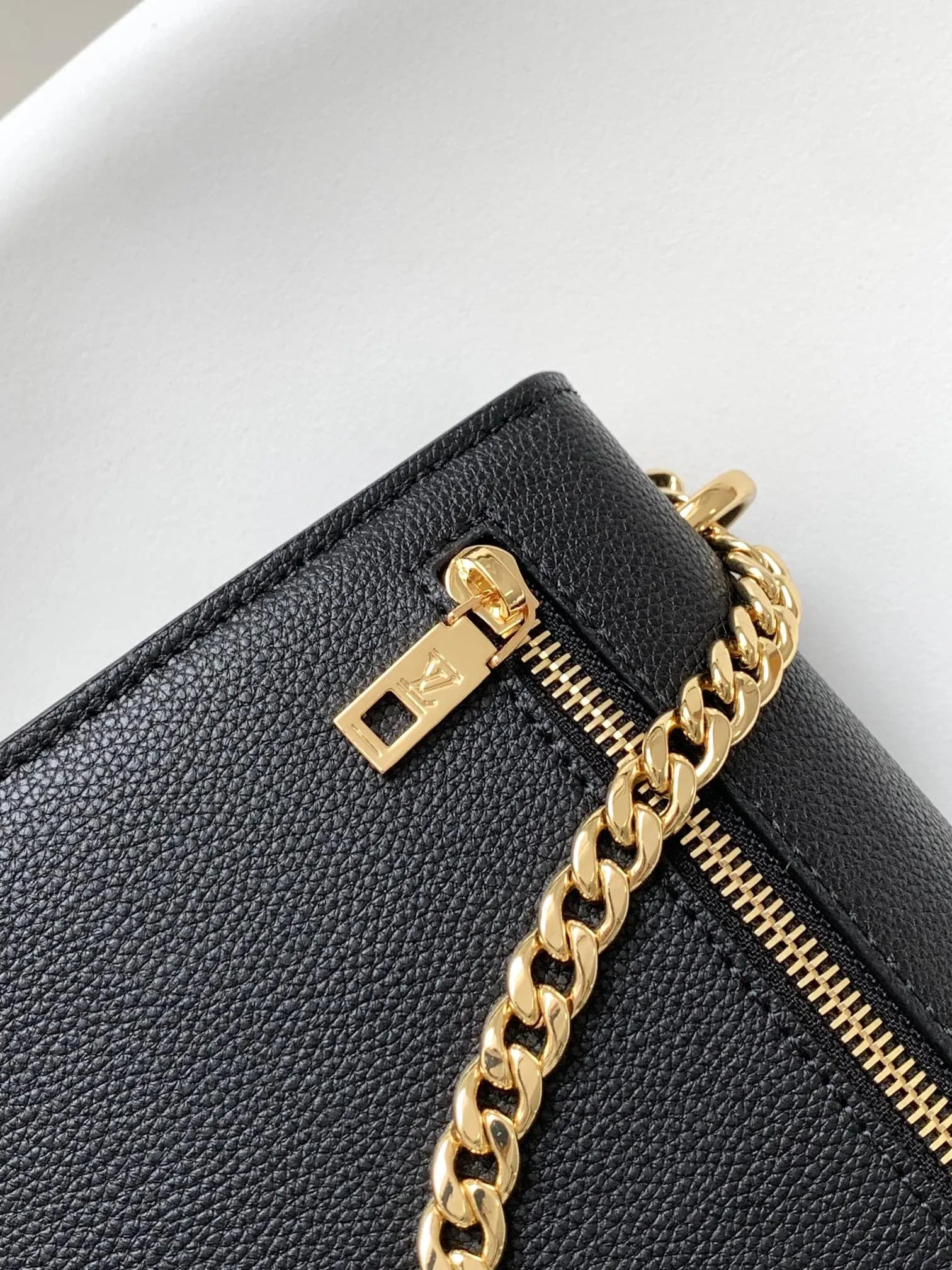 Louis Vuitton Mylockme Chain Bag M82121 - 图片 9