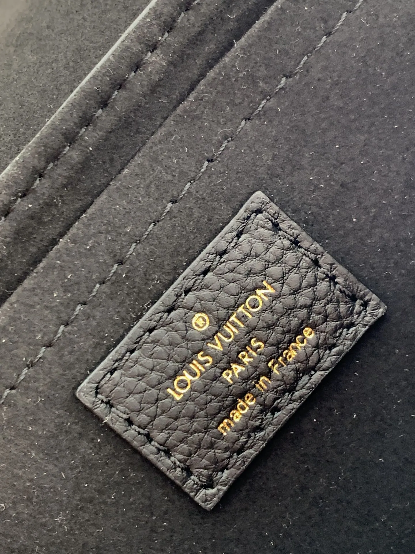 Alternative view of Louis Vuitton Lockme Tender M58557
