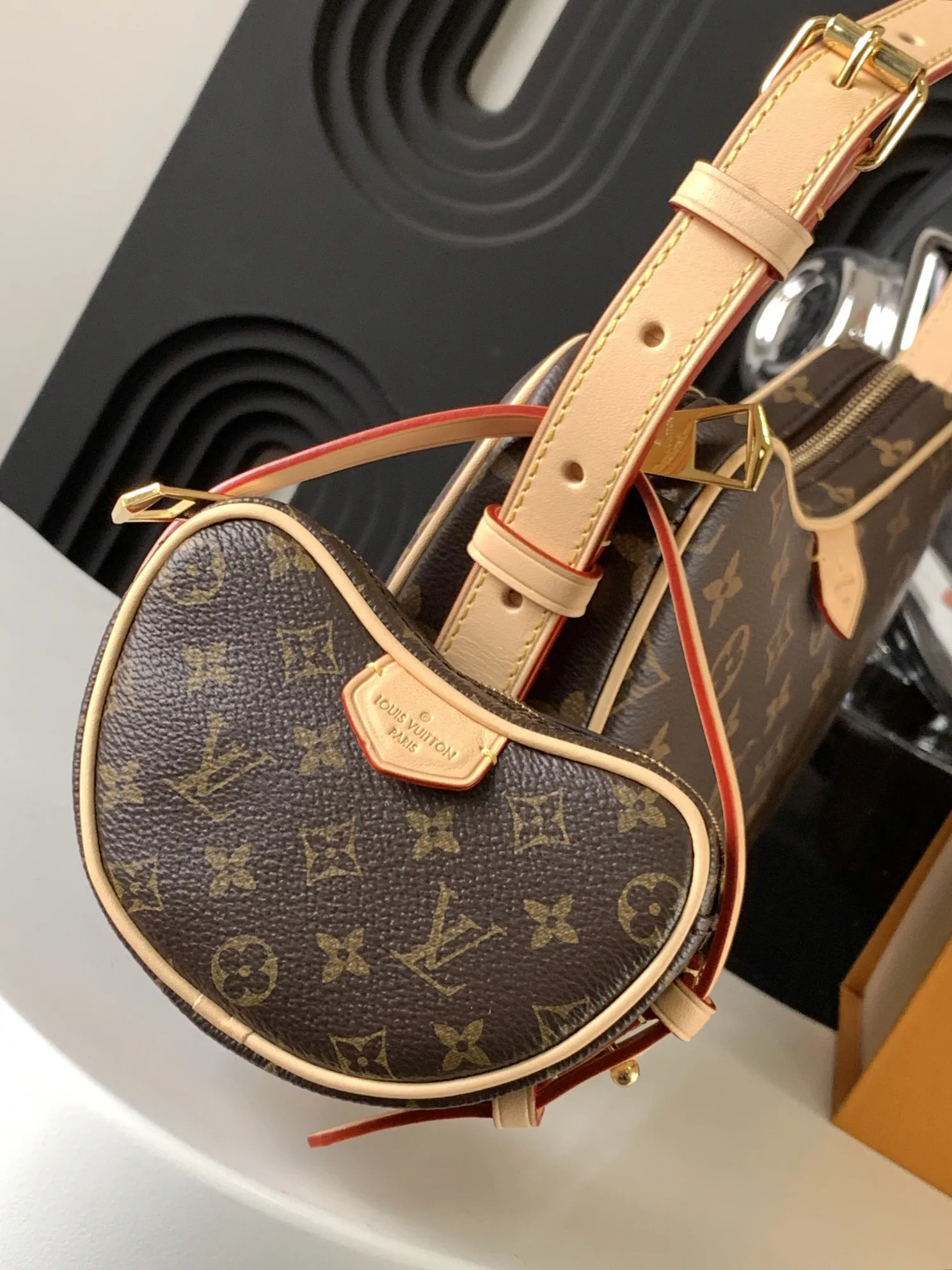 Louis Vuitton Croissant MM M46828 - 图片 9