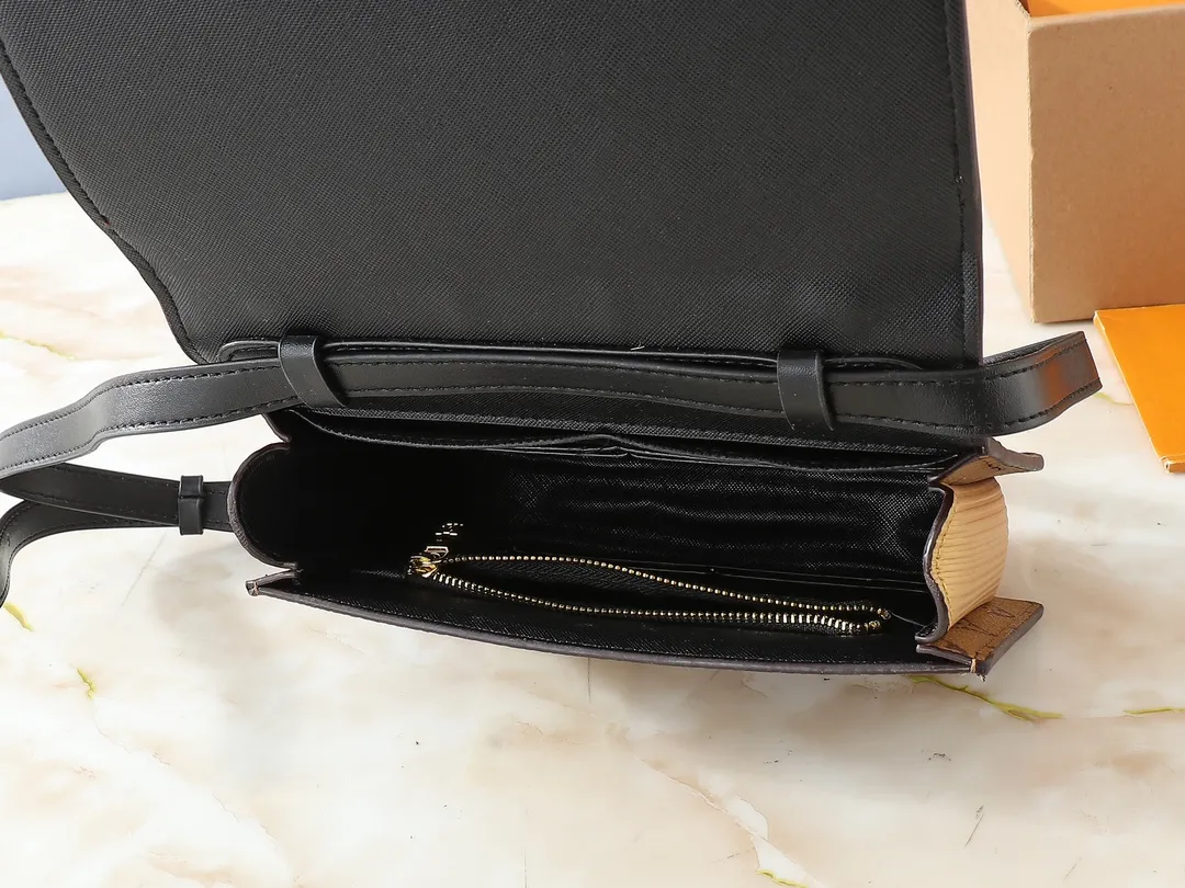 Louis Vuitton Book Chain Wallet M81830 - 图片 2