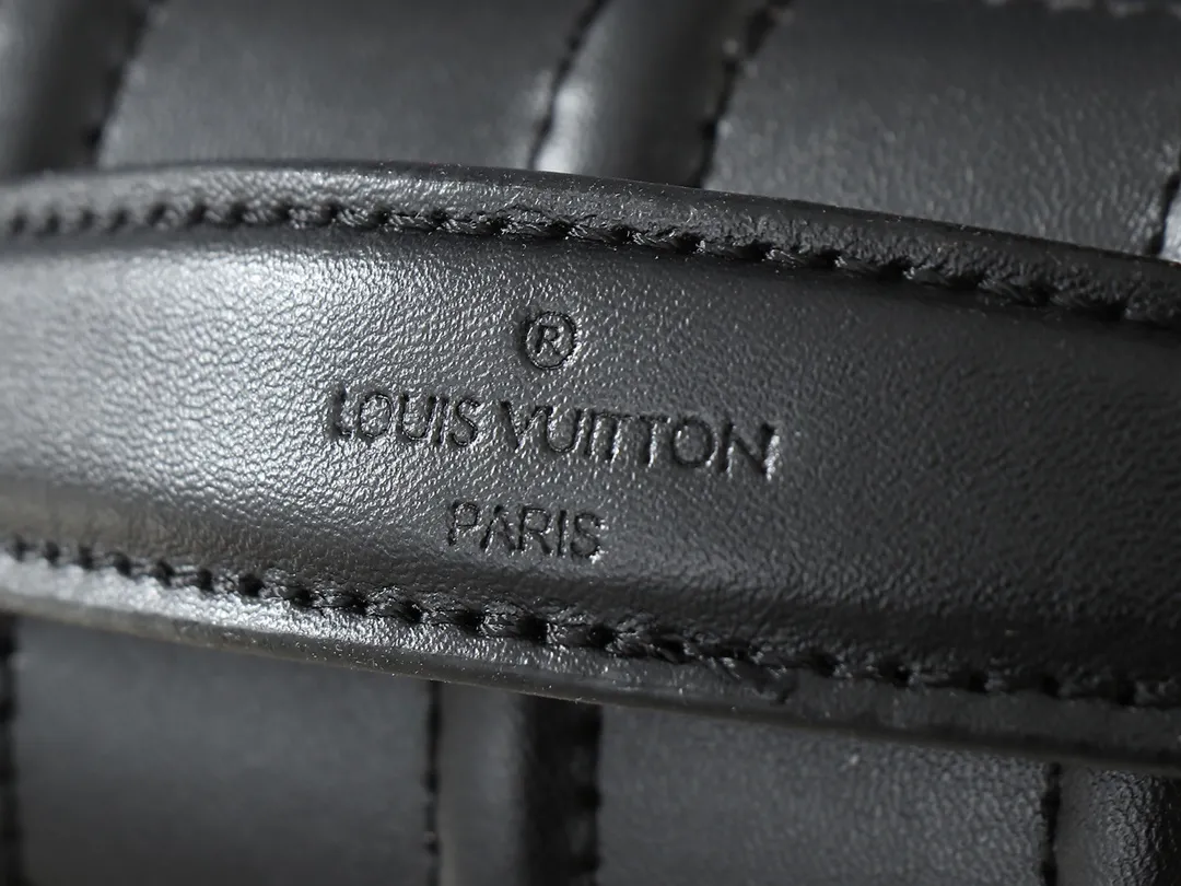 Louis Vuitton Book Chain Wallet M81830 - 图片 8
