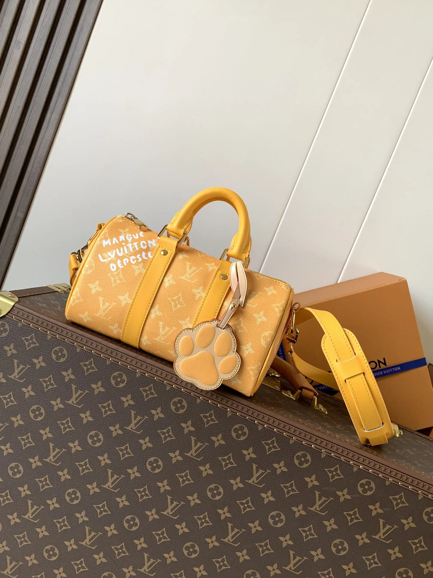 Alternative view of Louis Vuitton Keepall Bandoulière 25 M13166