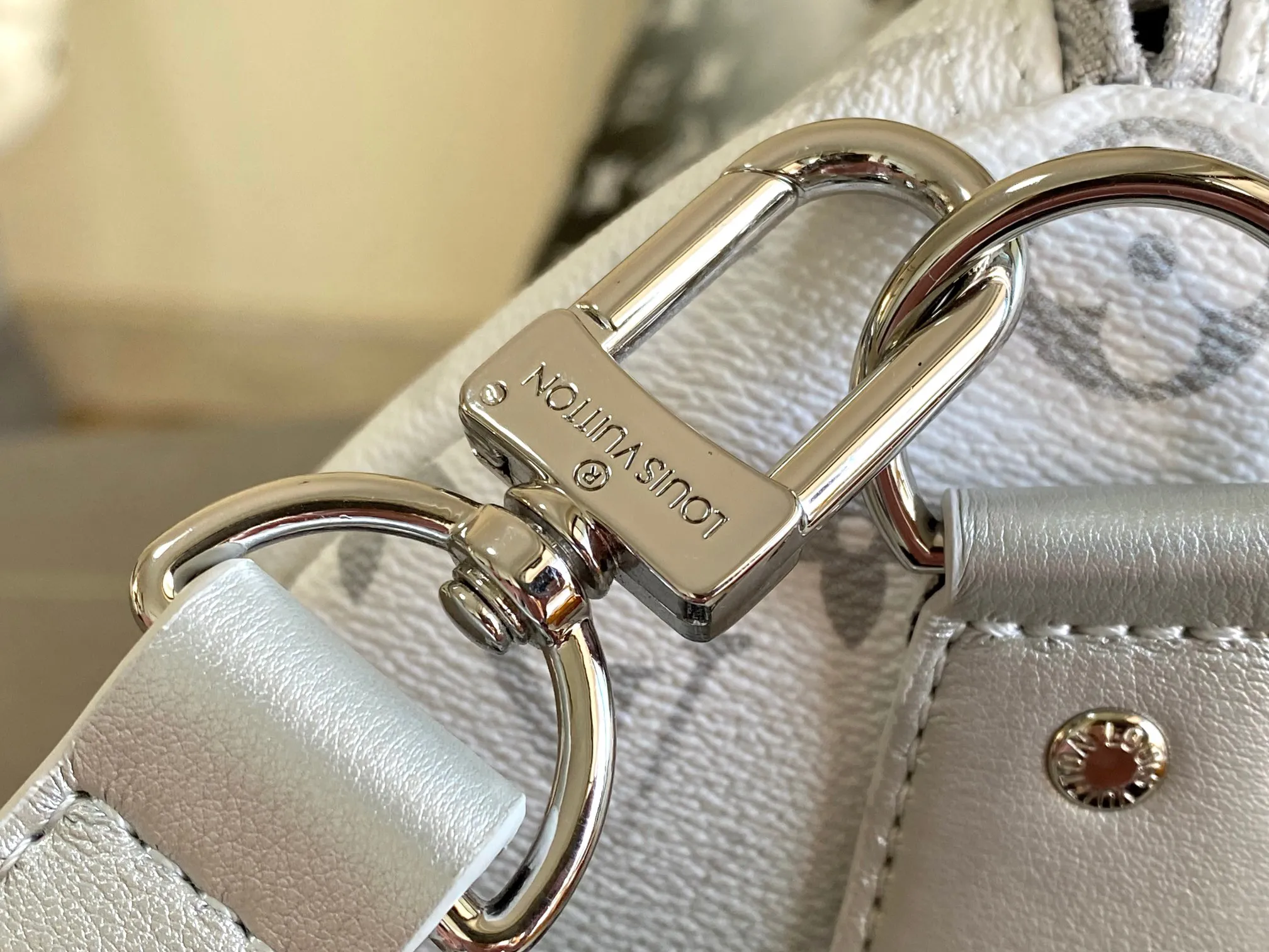 Louis Vuitton Keepall Bandoulière 45 M12067 - Image 8