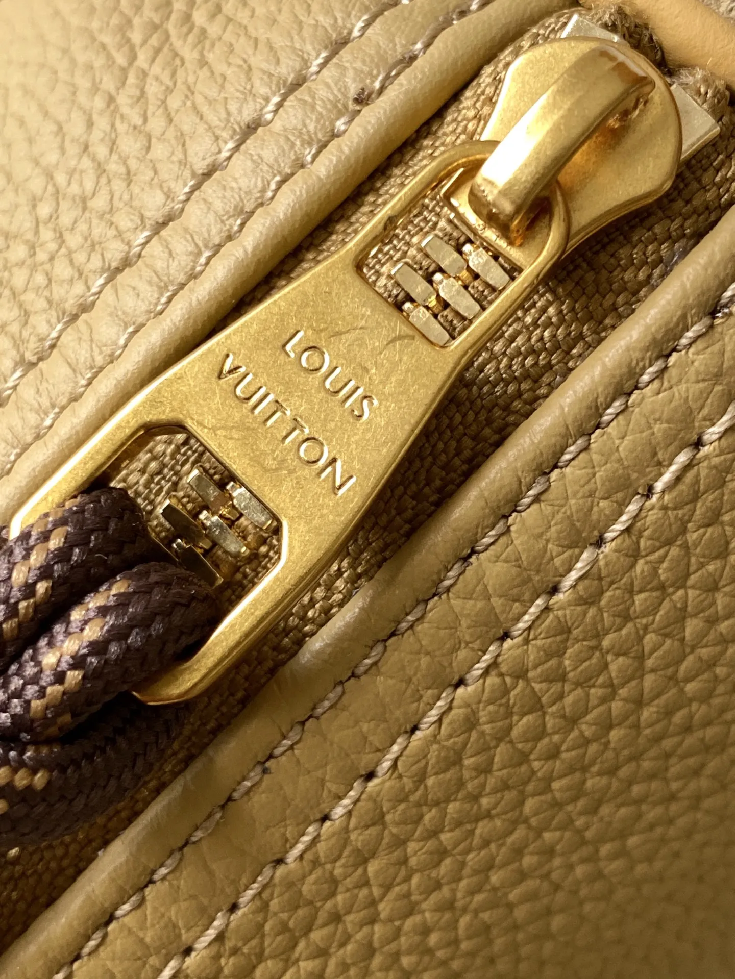 Louis Vuitton Keepall Bandoulière 25 M12627 - Image 9